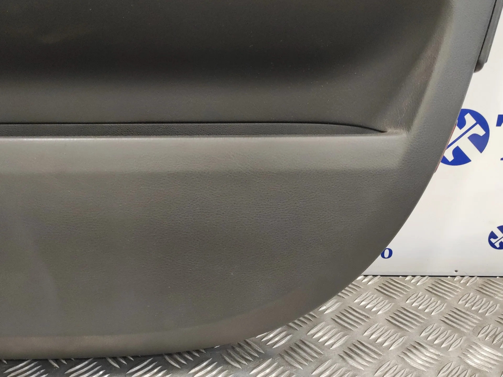 Guarnecido Puerta Delantera Derecha para Volkswagen Touareg (7L6)