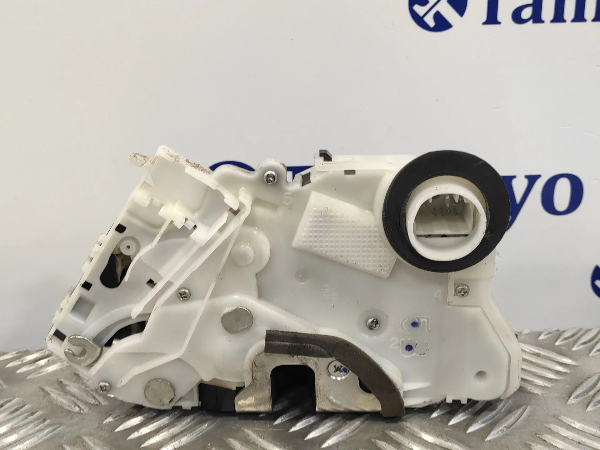 Cerradura Puerta Delantera Derecha para Toyota Yaris