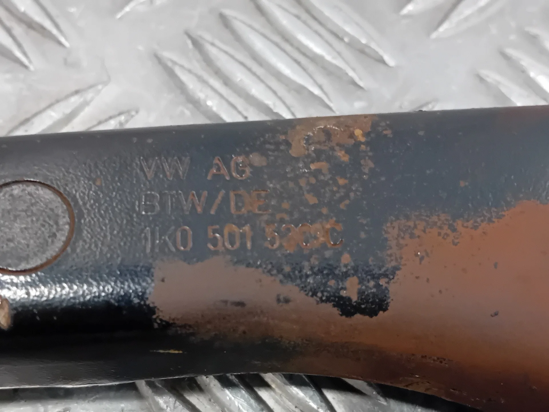 Tirante Inferior Trasero Derecho para Volkswagen Golf V Berlina (1K1)