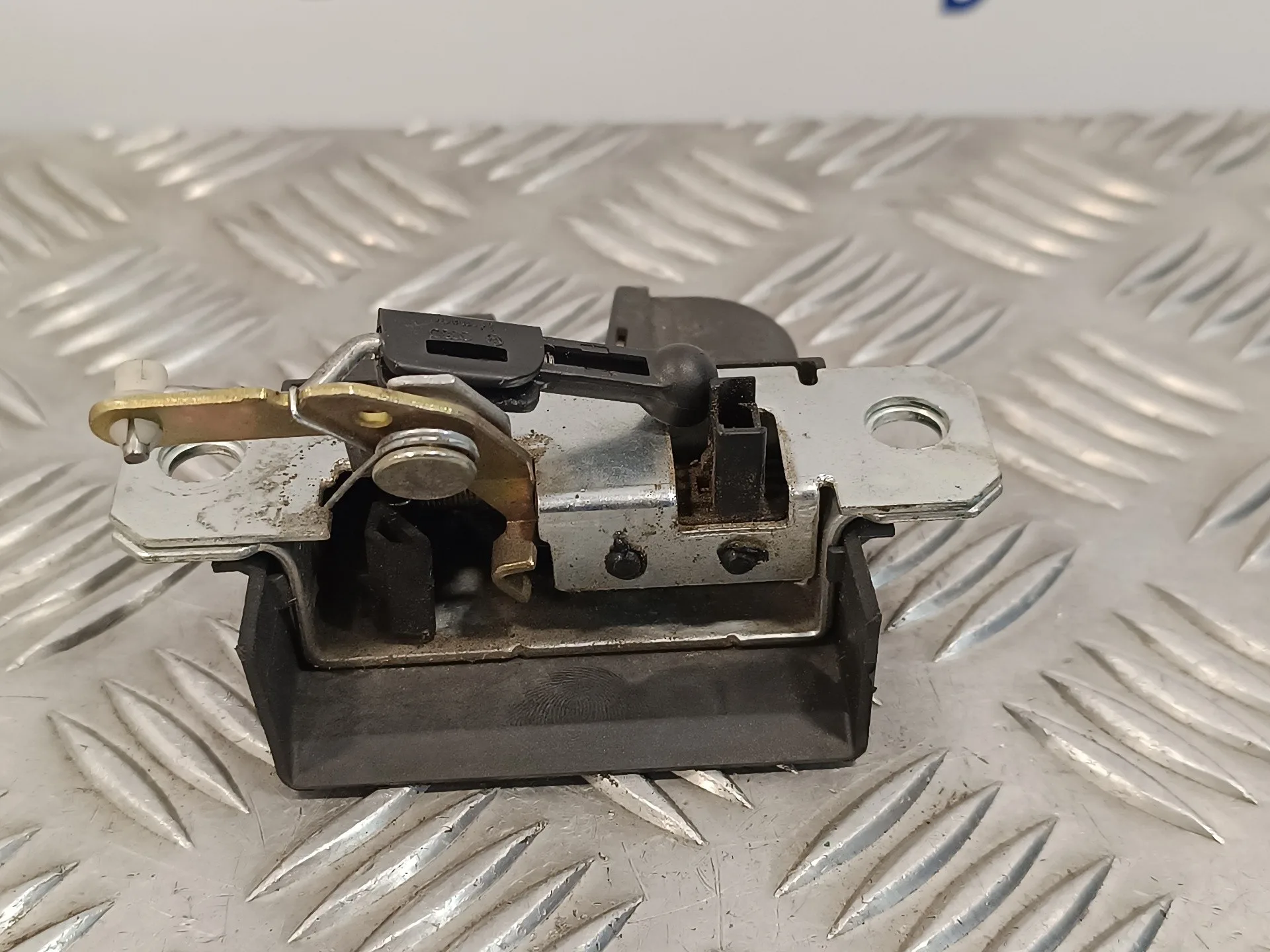 Cerradura Maletero / Porton para Volkswagen Polo (9N1)