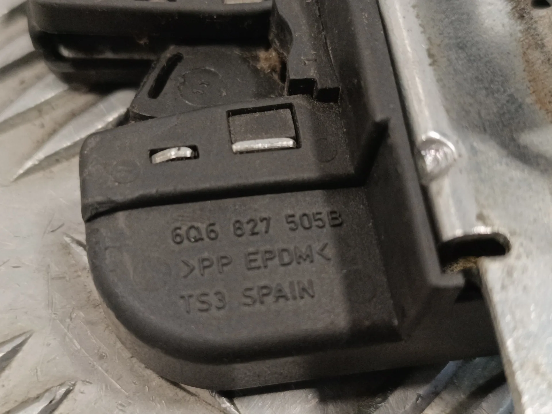 Cerradura Maletero / Porton para Volkswagen Polo (9N1)