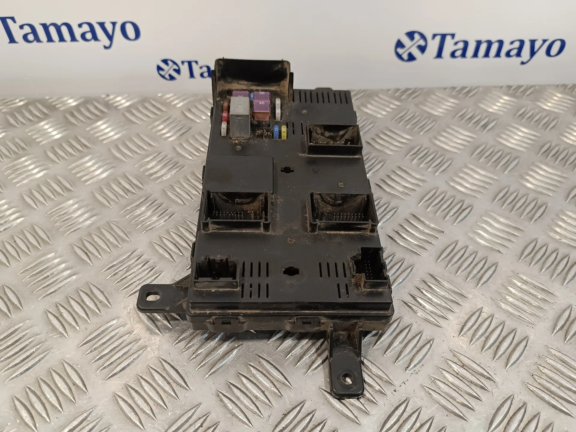 Caja Reles / Fusibles para Kia Carnival