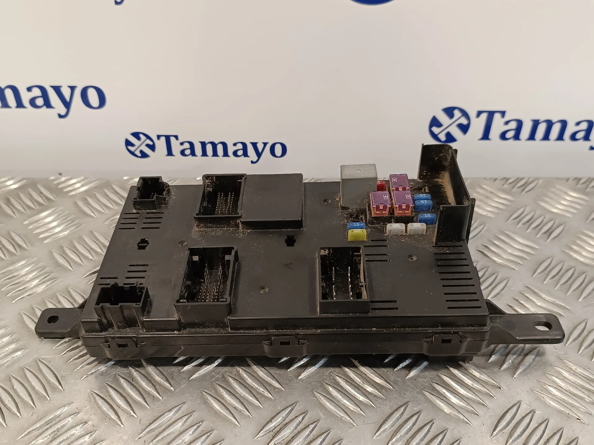 Caja Reles / Fusibles para Kia Carnival