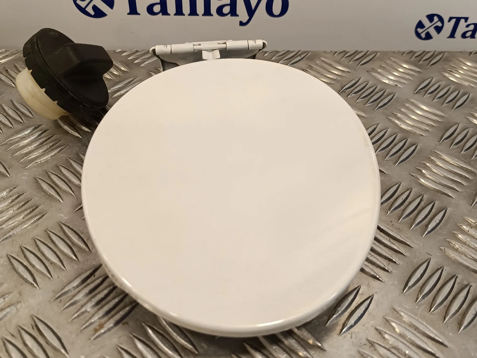 Tapa Exterior Combustible para Mazda 3 Lim. (Bl)