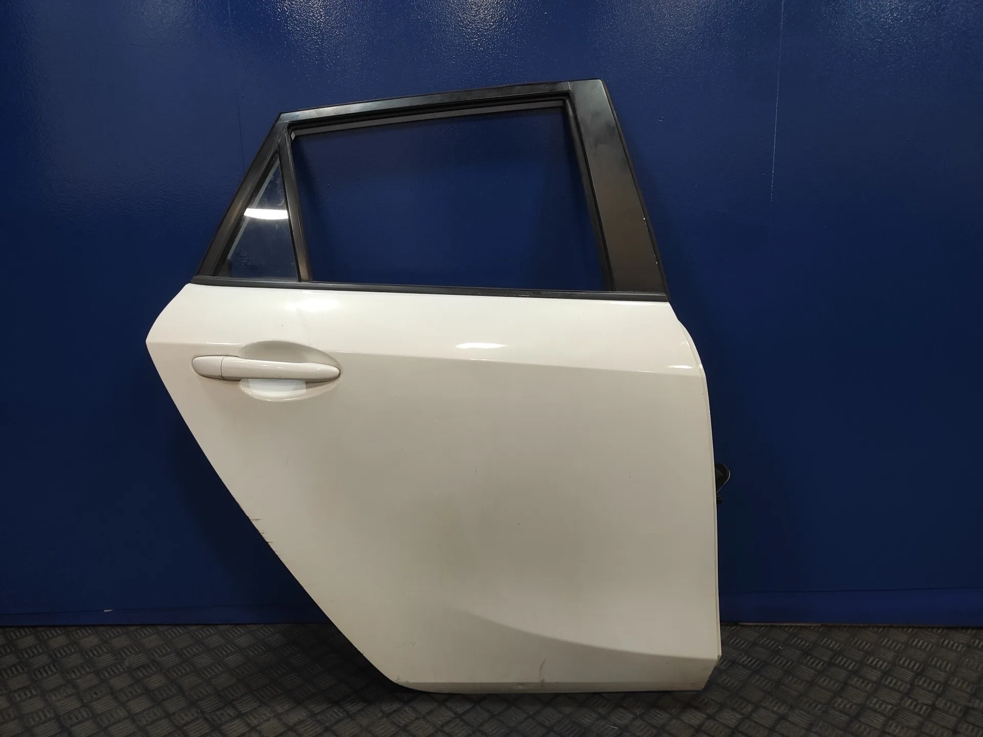 Puerta Trasera Derecha para Mazda 3 Lim. (Bl)