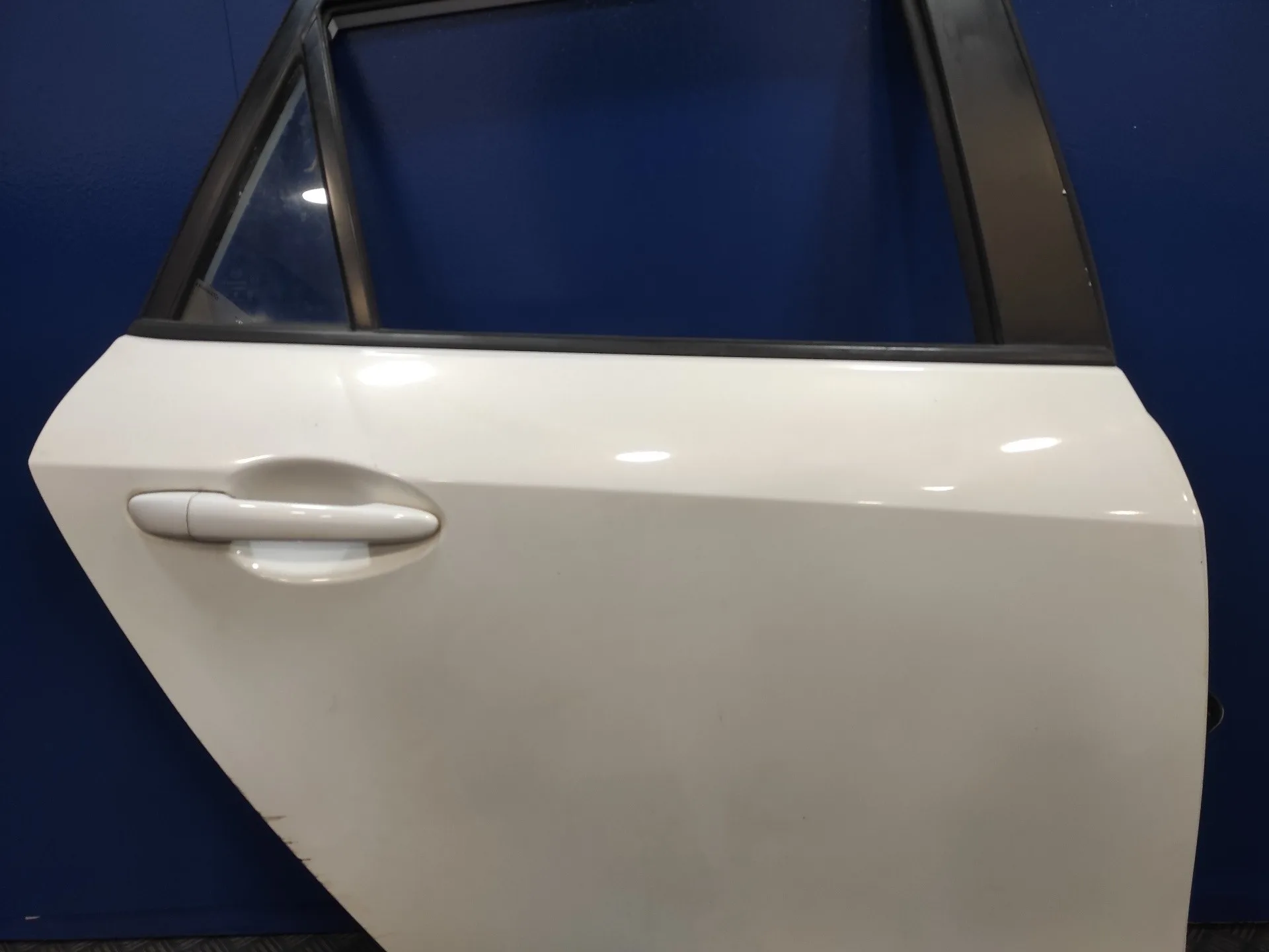 Puerta Trasera Derecha para Mazda 3 Lim. (Bl)