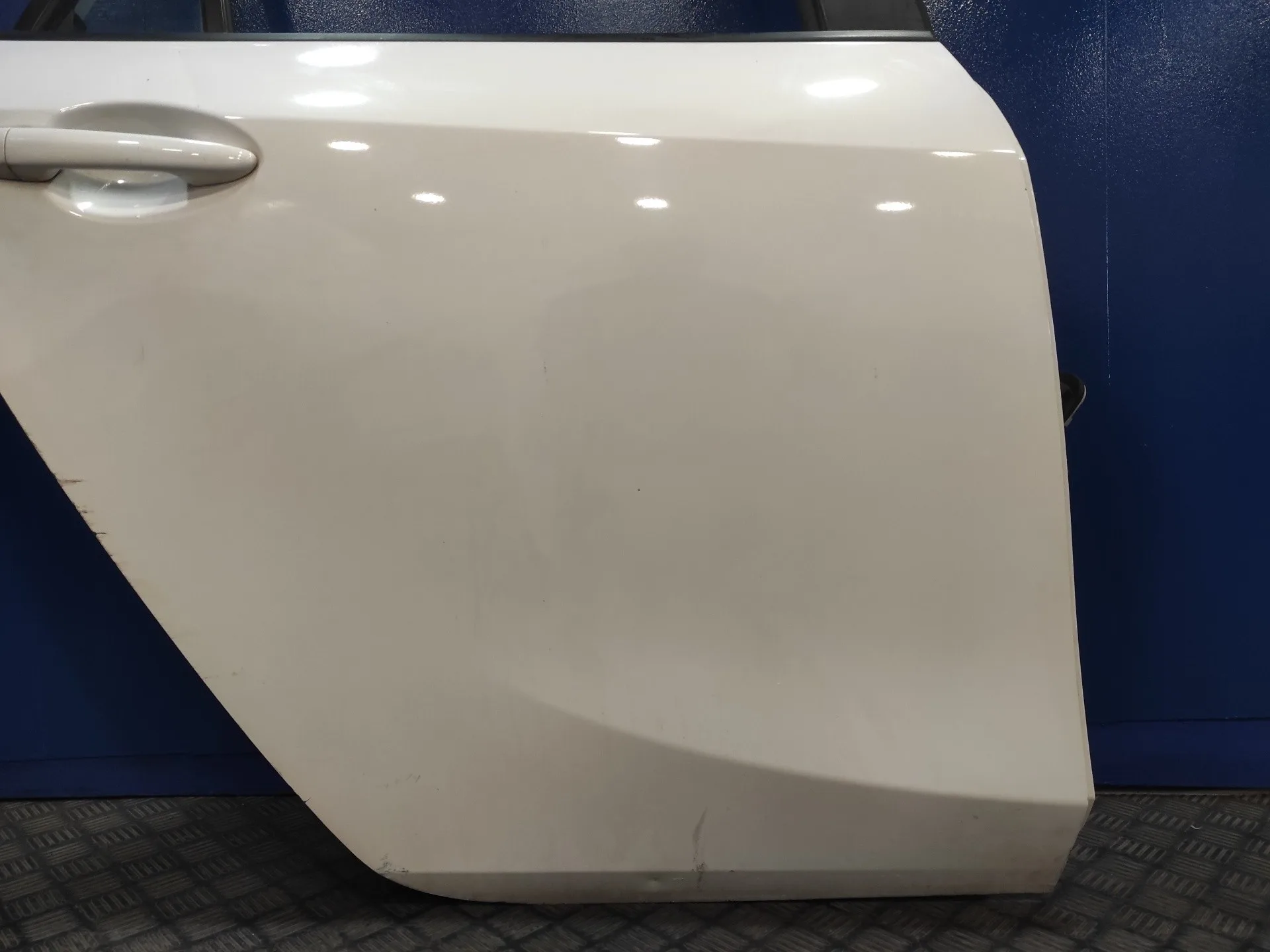 Puerta Trasera Derecha para Mazda 3 Lim. (Bl)