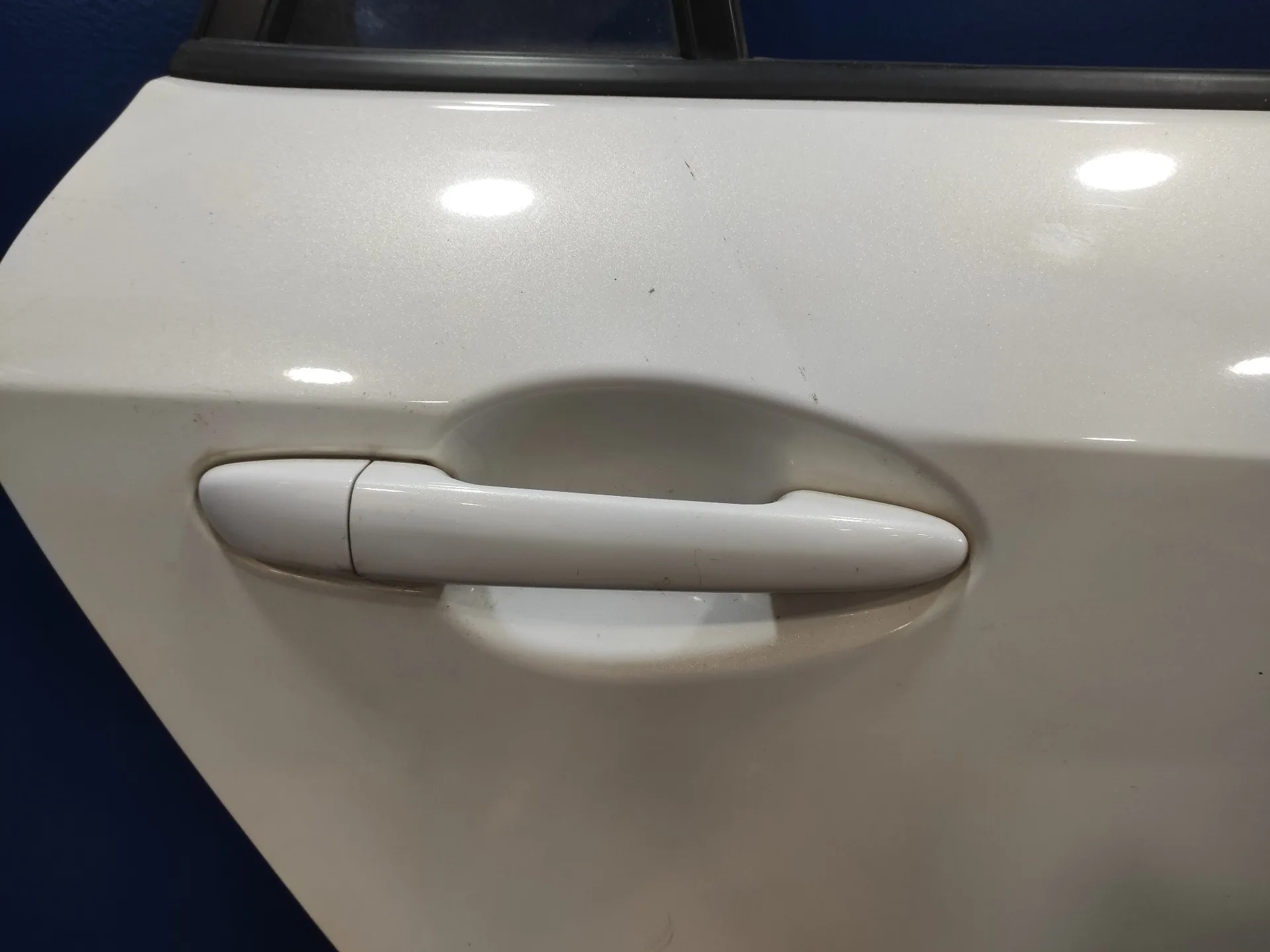 Puerta Trasera Derecha para Mazda 3 Lim. (Bl)
