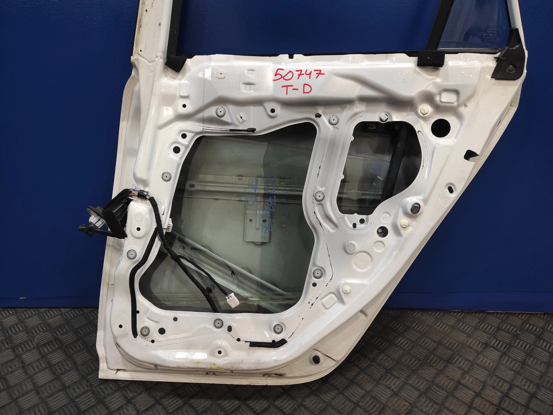 Puerta Trasera Derecha para Mazda 3 Lim. (Bl)