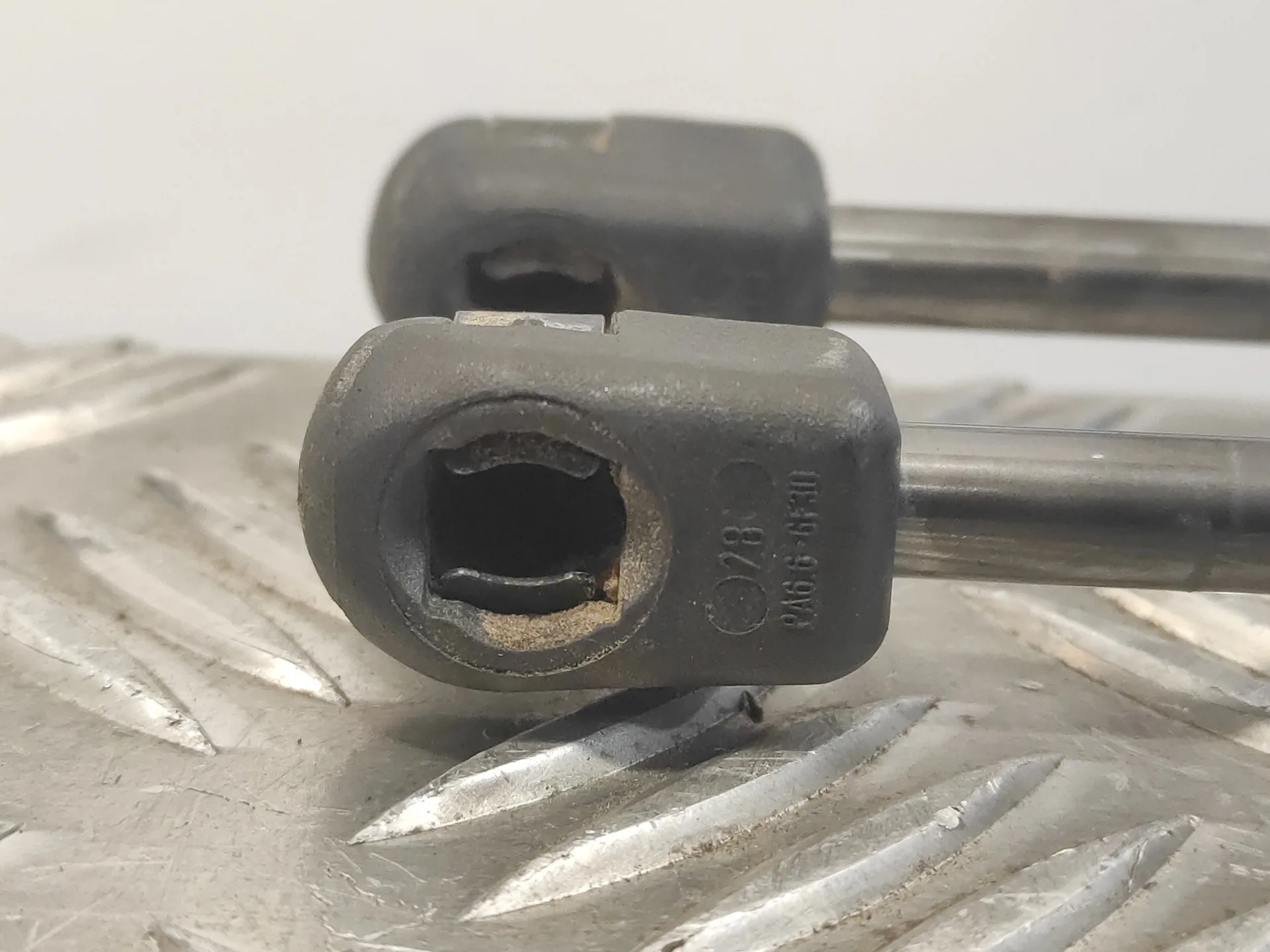 Amortiguadores Maletero / Porton para Ford Fiesta (Cb1)