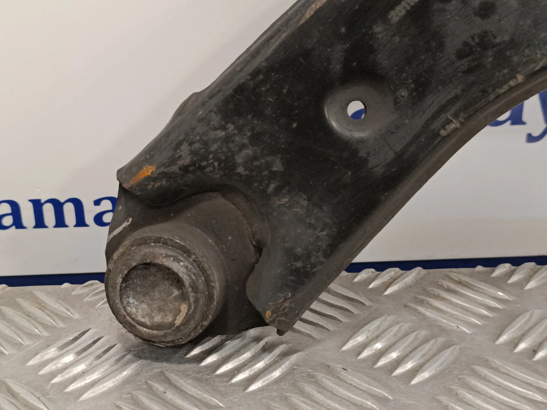 Brazo Suspension Inferior Delantero Derecho para Mazda 3 Lim. (Bl)
