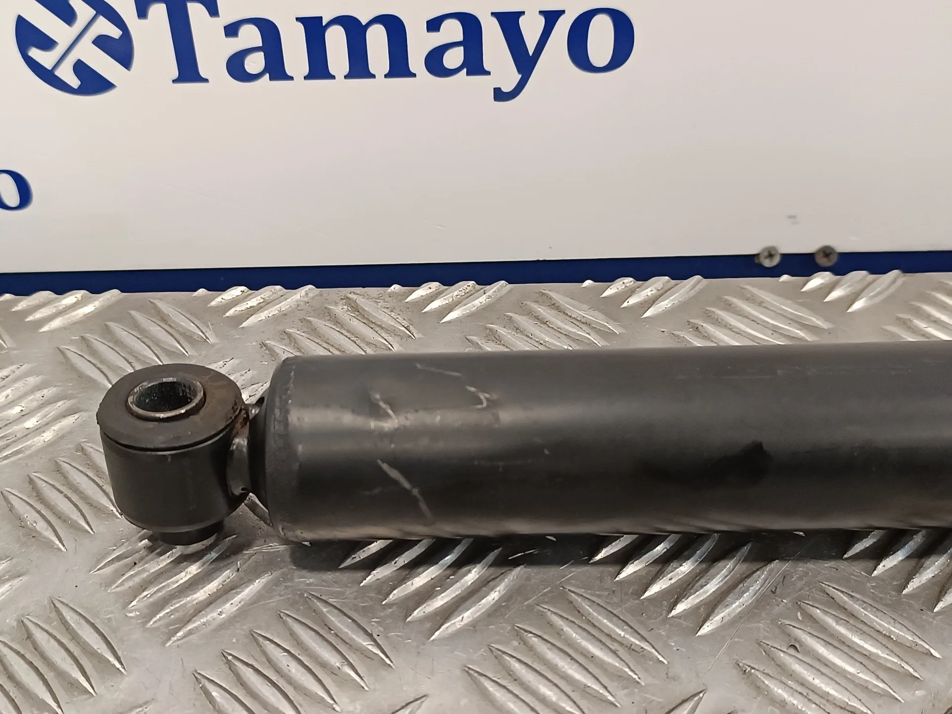 Amortiguador Trasero Derecho para Nissan Cabstar ->09.06