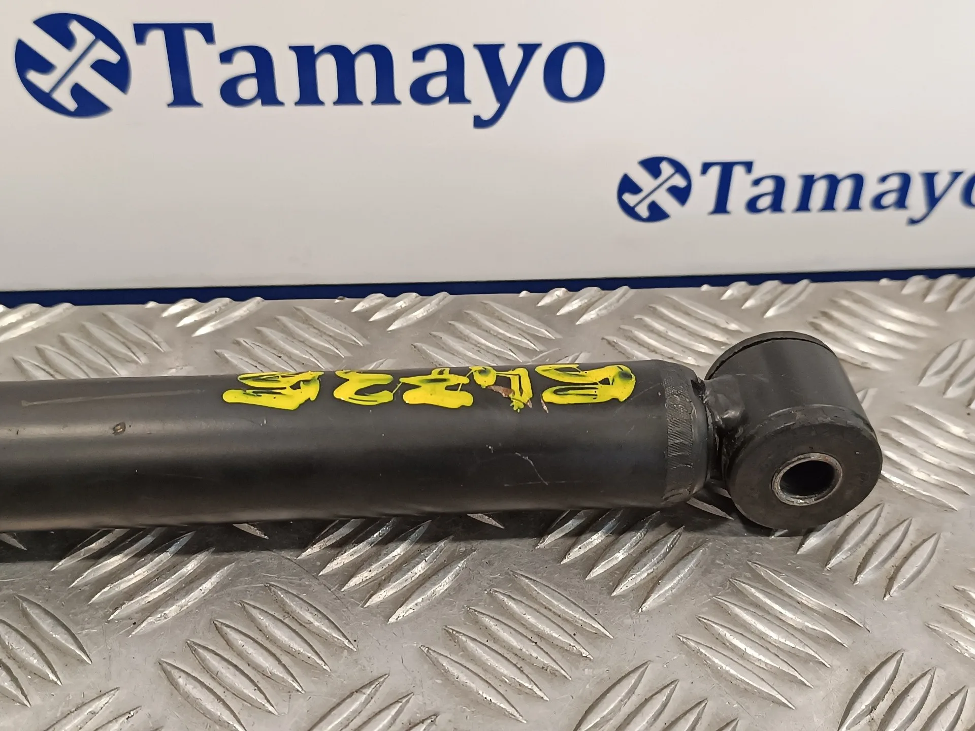 Amortiguador Trasero Derecho para Nissan Cabstar ->09.06