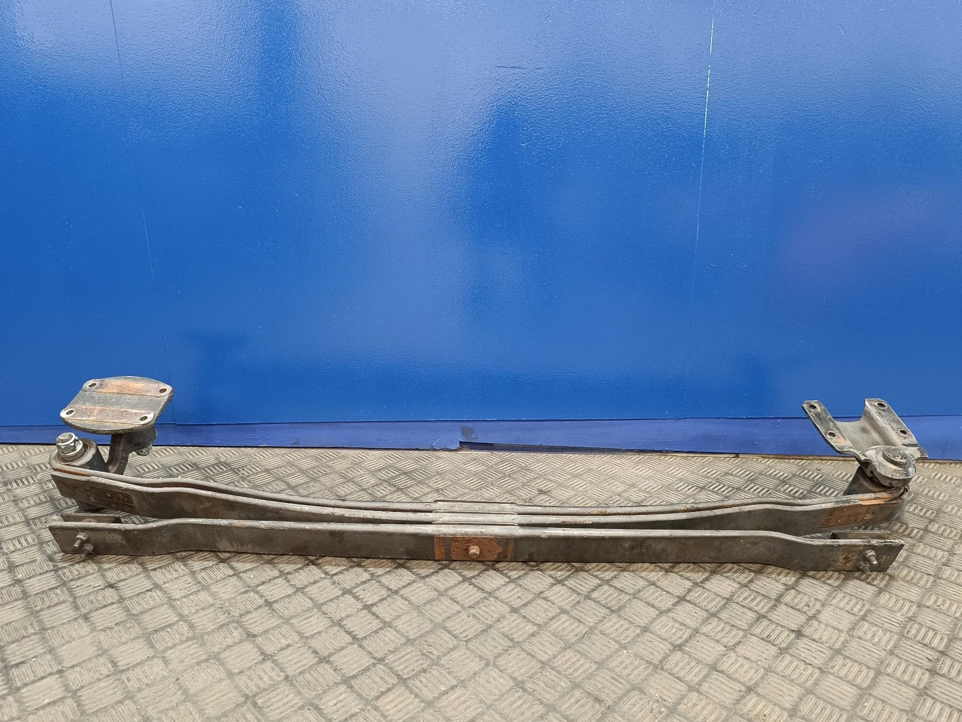 Ballesta Trasera para Nissan Cabstar ->09.06
