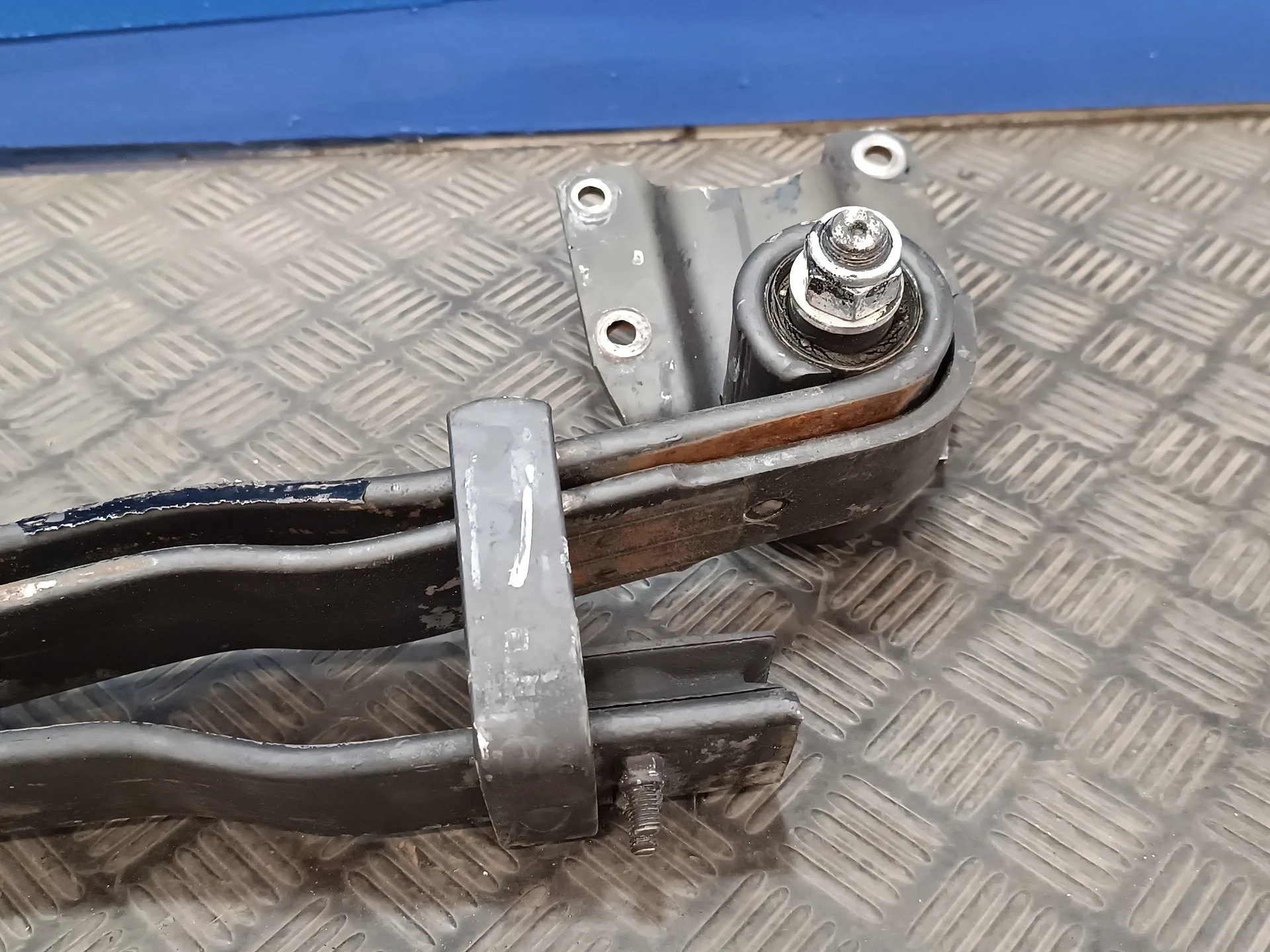 Ballesta Trasera para Nissan Cabstar ->09.06