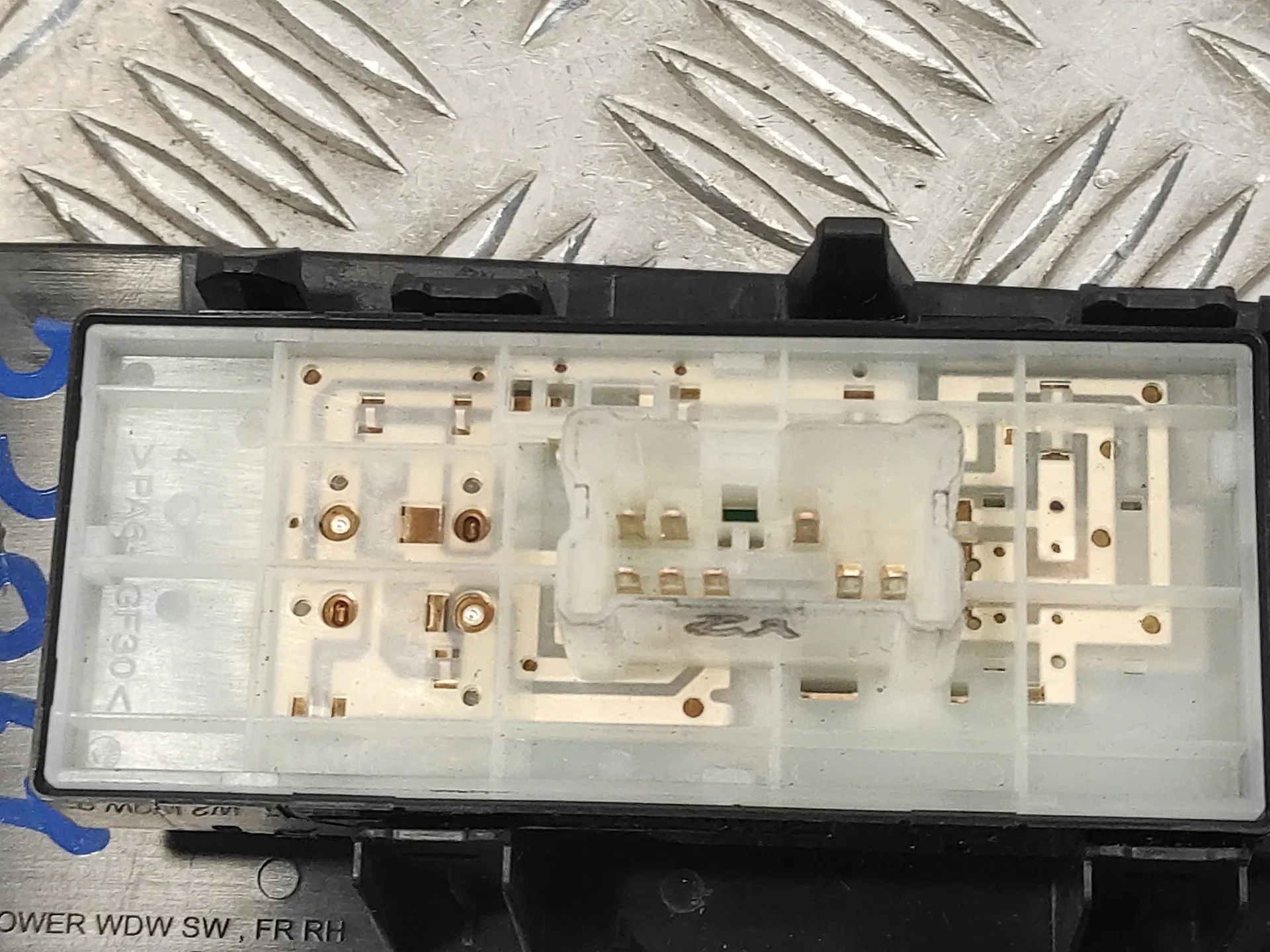 Mando Elevalunas Delantero Derecho para Nissan Micra V (K14)