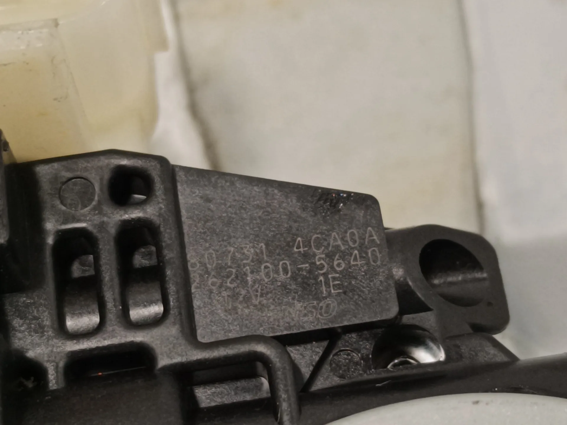 Elevalunas Delantero Derecho para Nissan Micra V (K14)