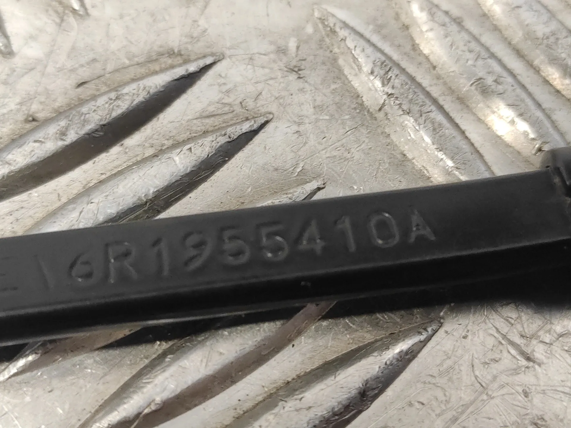 Brazo Limpia Delantero Derecho para Volkswagen Polo (6R1)