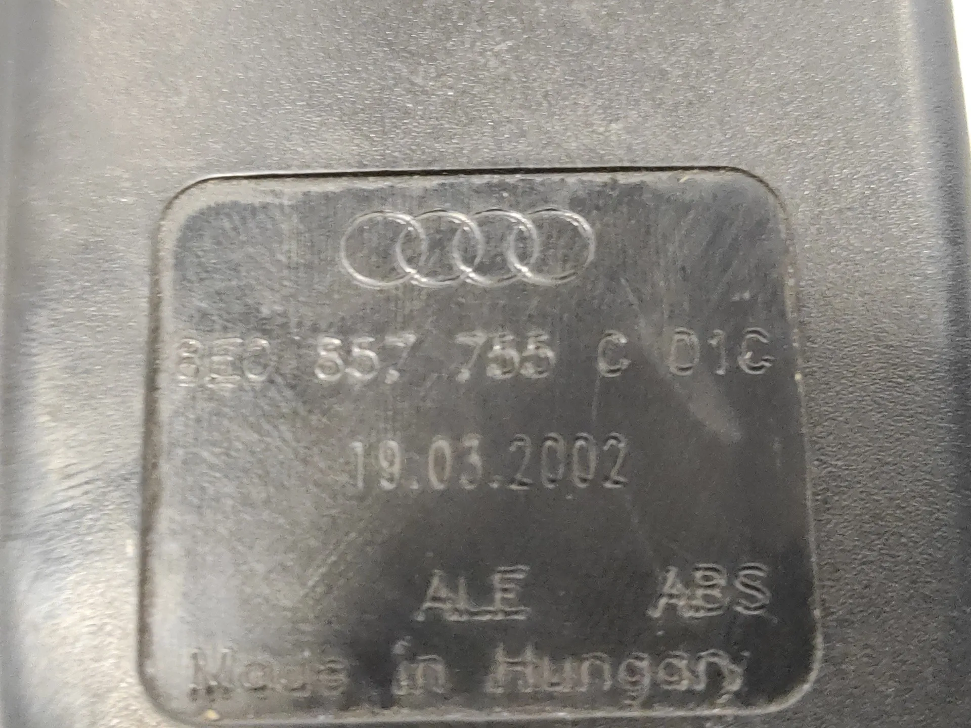 Enganche Cinturon Delantero Izquierdo para Audi A4 Avant (8E)