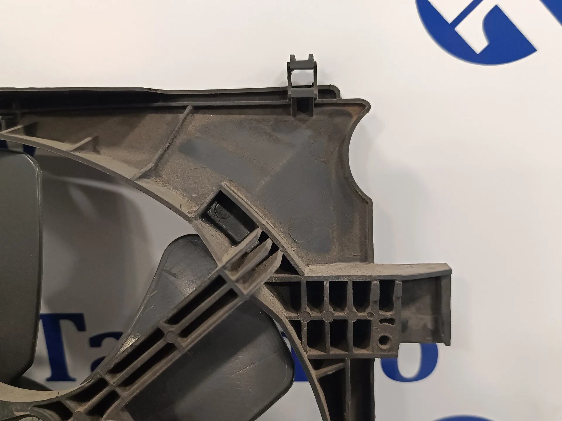 Electroventilador para Mitsubishi Lancer Berlina (Cy0)