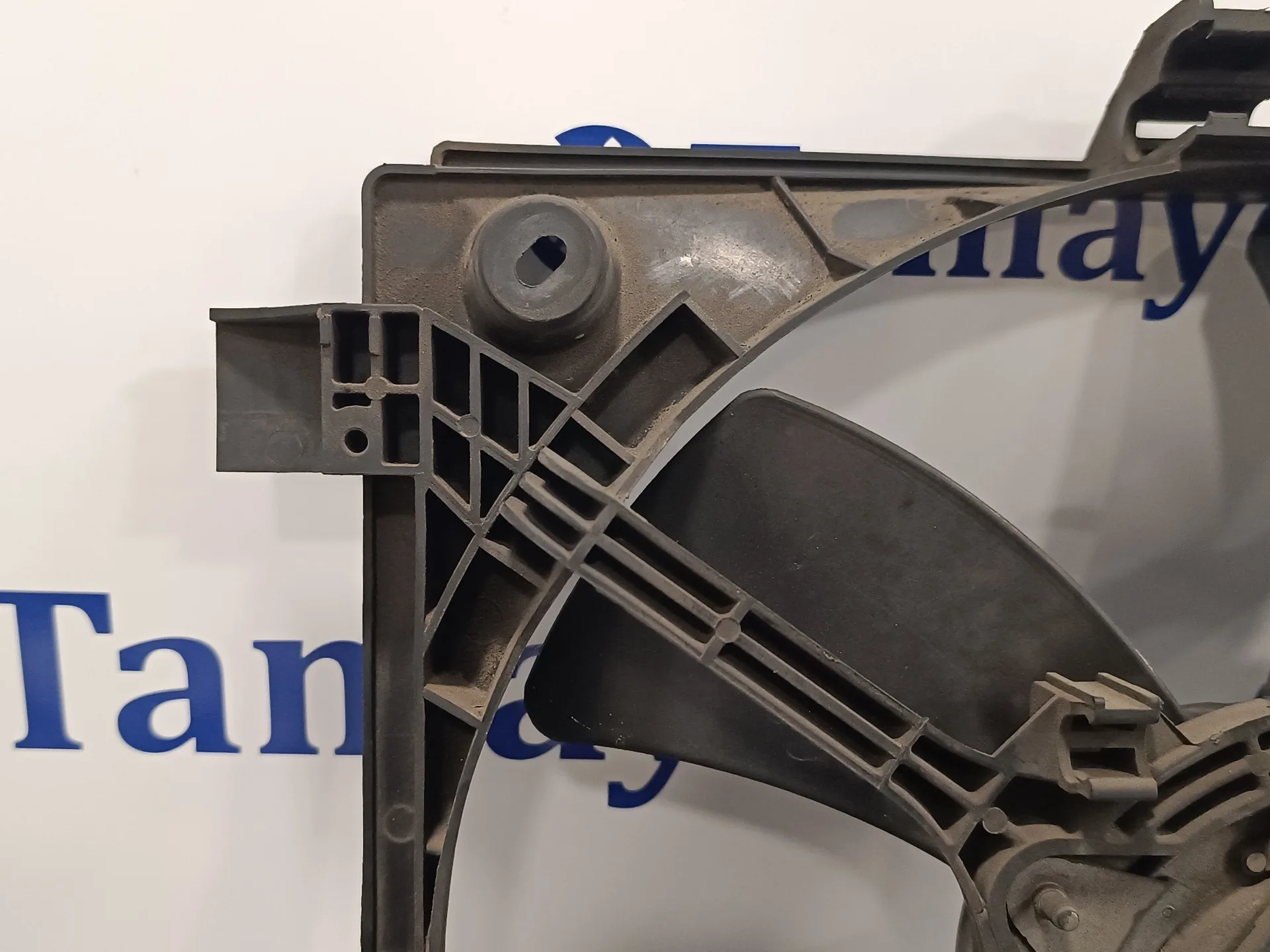 Electroventilador para Mitsubishi Lancer Berlina (Cy0)