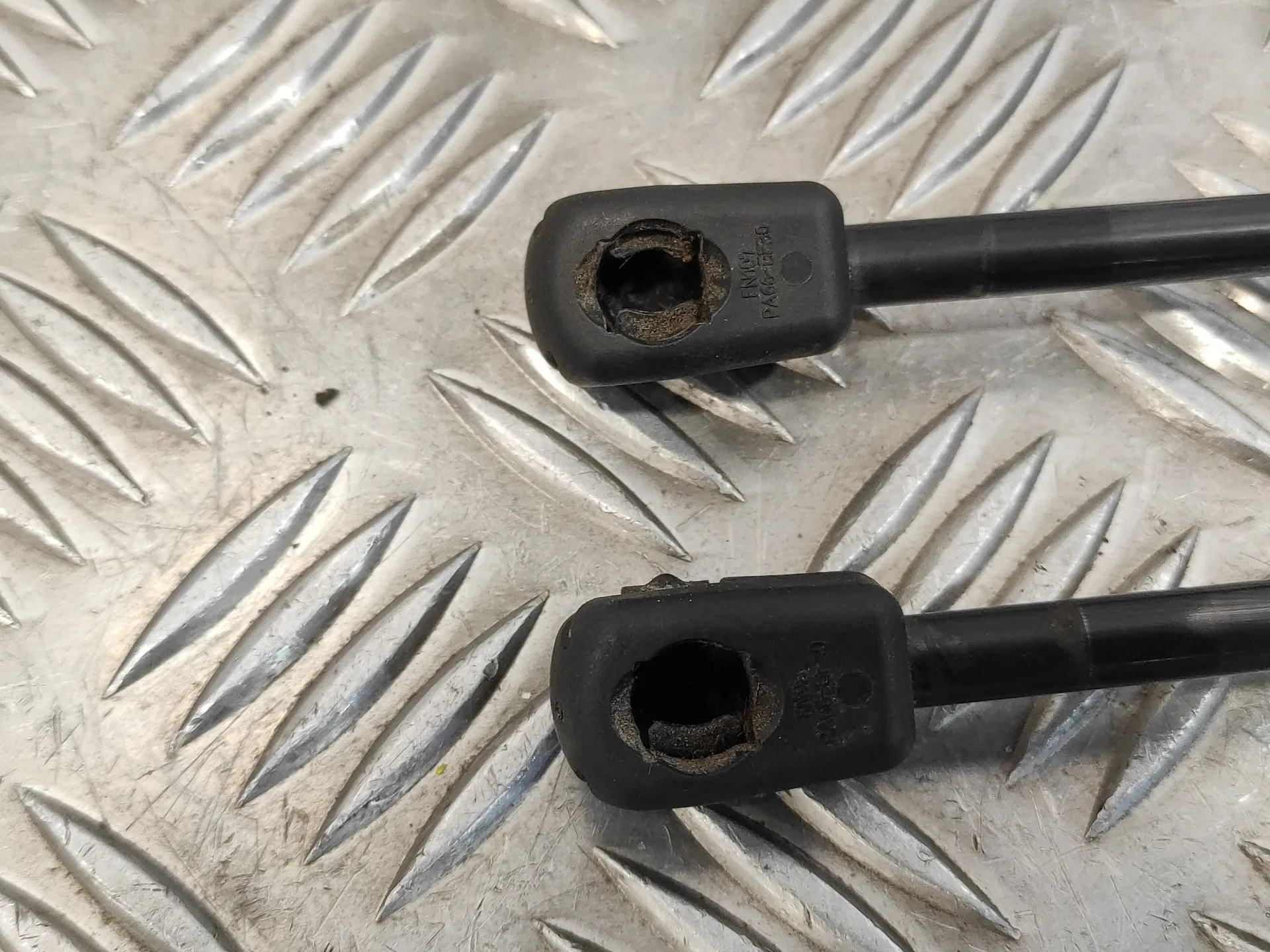 Amortiguadores Maletero / Porton para Volkswagen Polo (6R1)