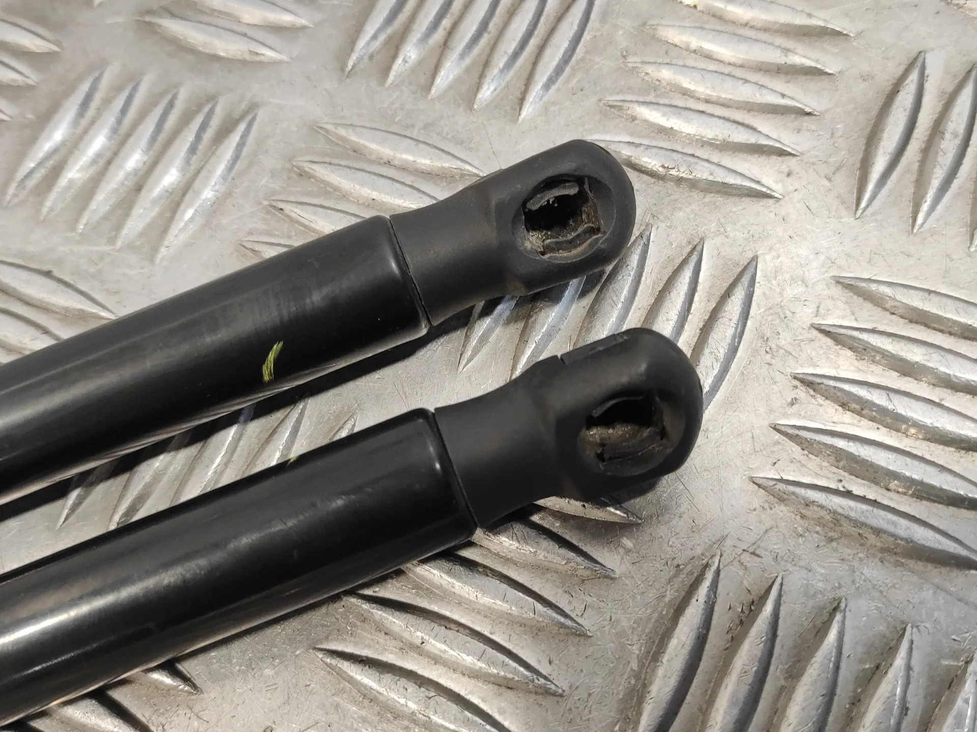 Amortiguadores Maletero / Porton para Volkswagen Polo (6R1)