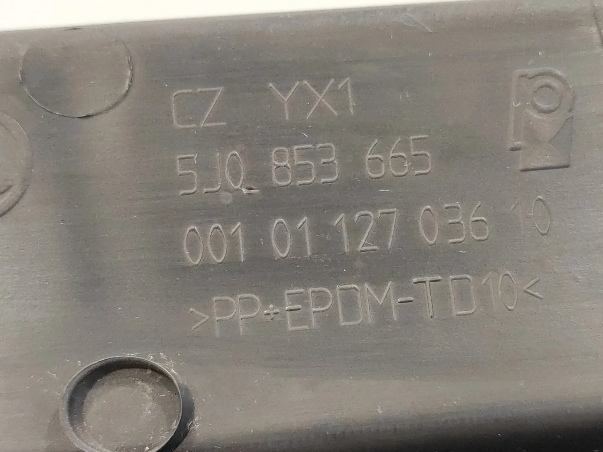 Rejilla Paragolpes Izquierda para Skoda Fabia (5J2 )