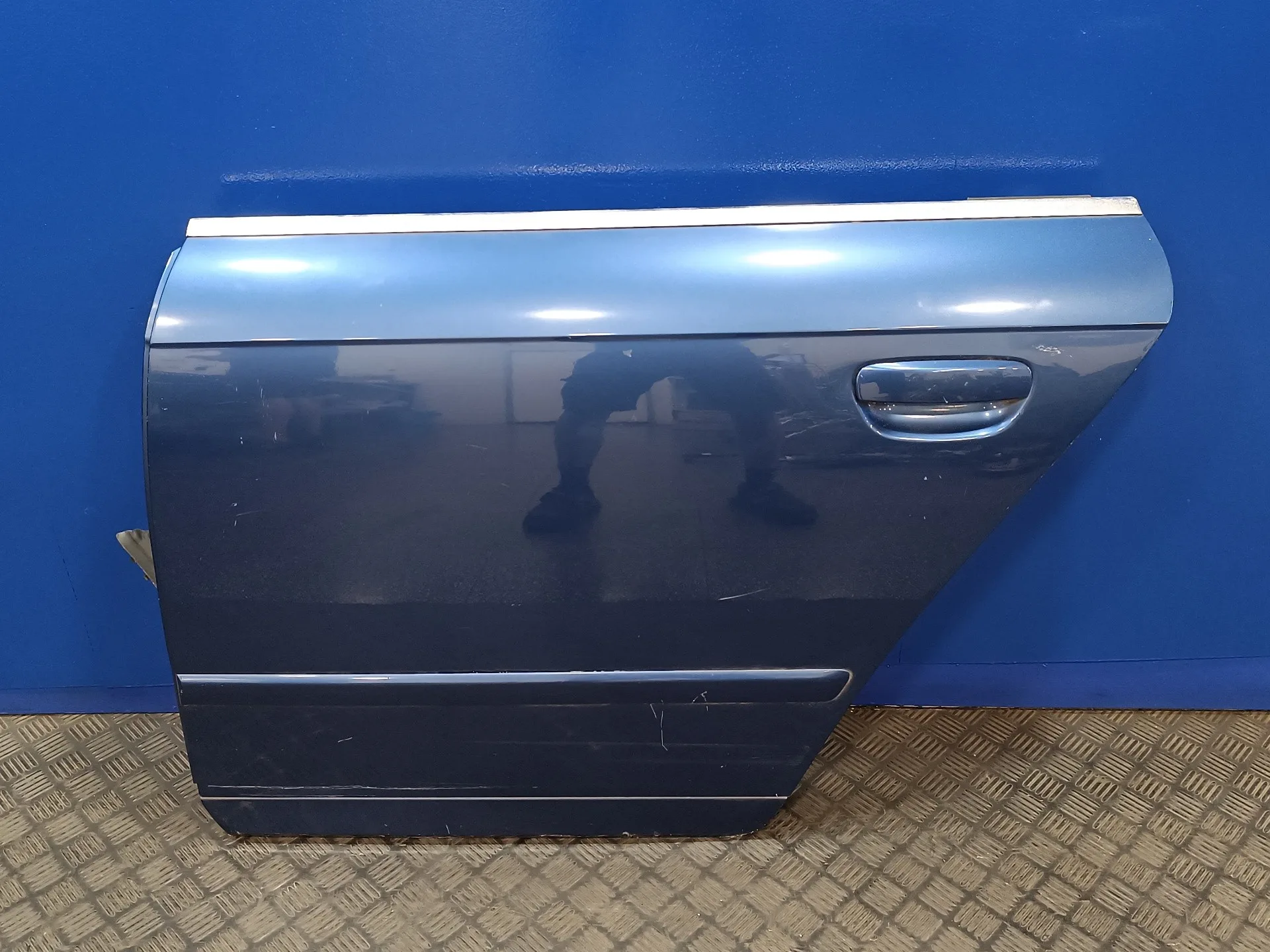 Puerta Trasera Izquierda para Audi A4 Berlina (8E)