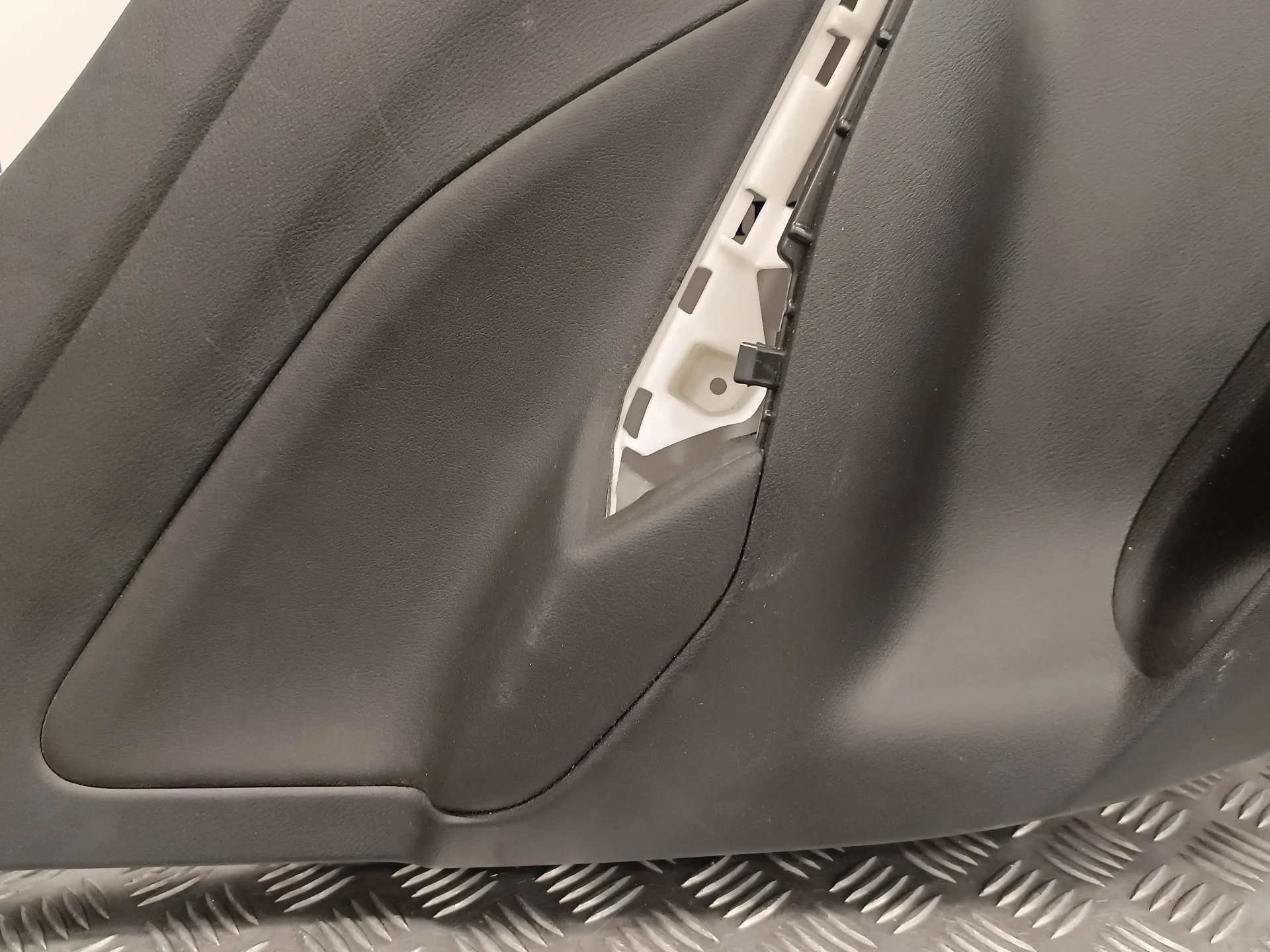 Guarnecido Puerta Trasera Izquierda para Nissan Micra V (K14)