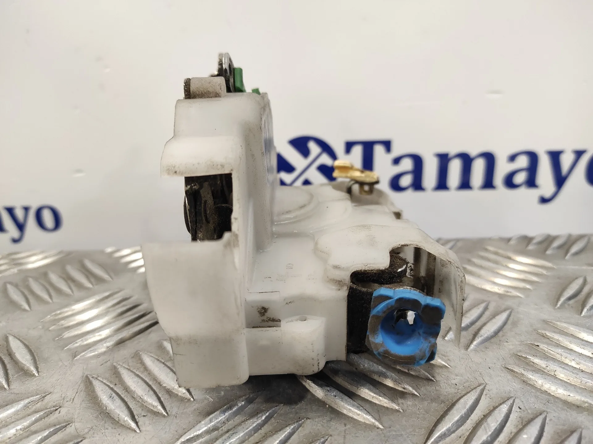 Cerradura Puerta Delantera Derecha para Nissan Cabstar ->09.06