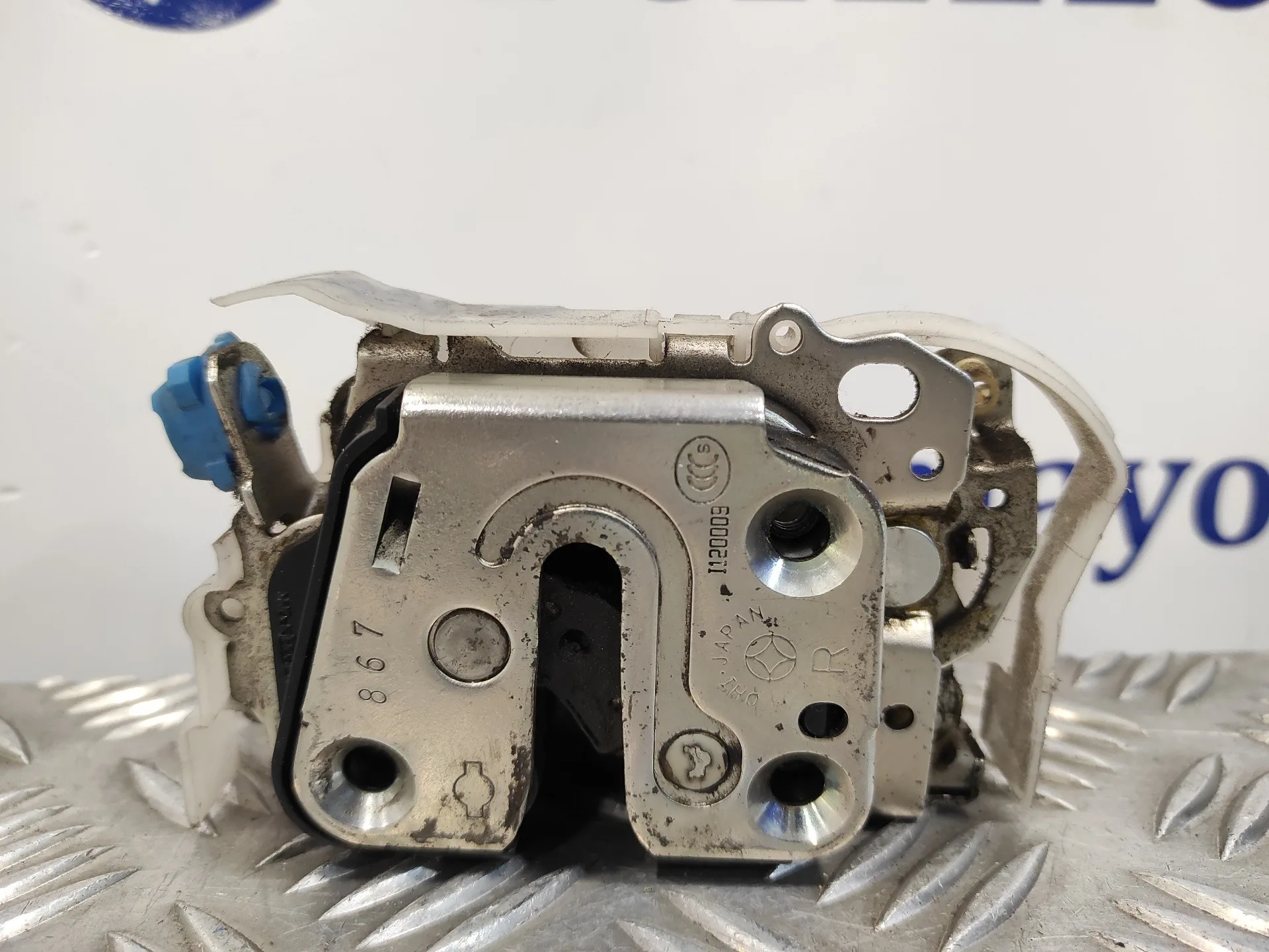 Cerradura Puerta Delantera Derecha para Nissan Cabstar ->09.06