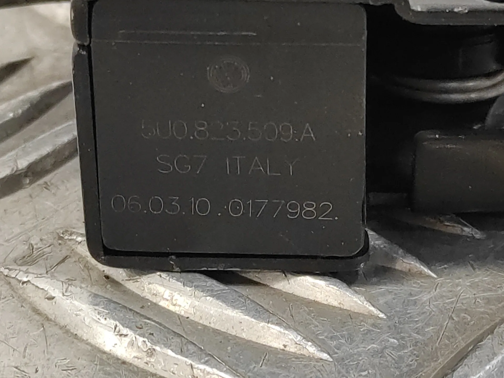 Cerradura Capot para Seat Ibiza Sc (6J1)
