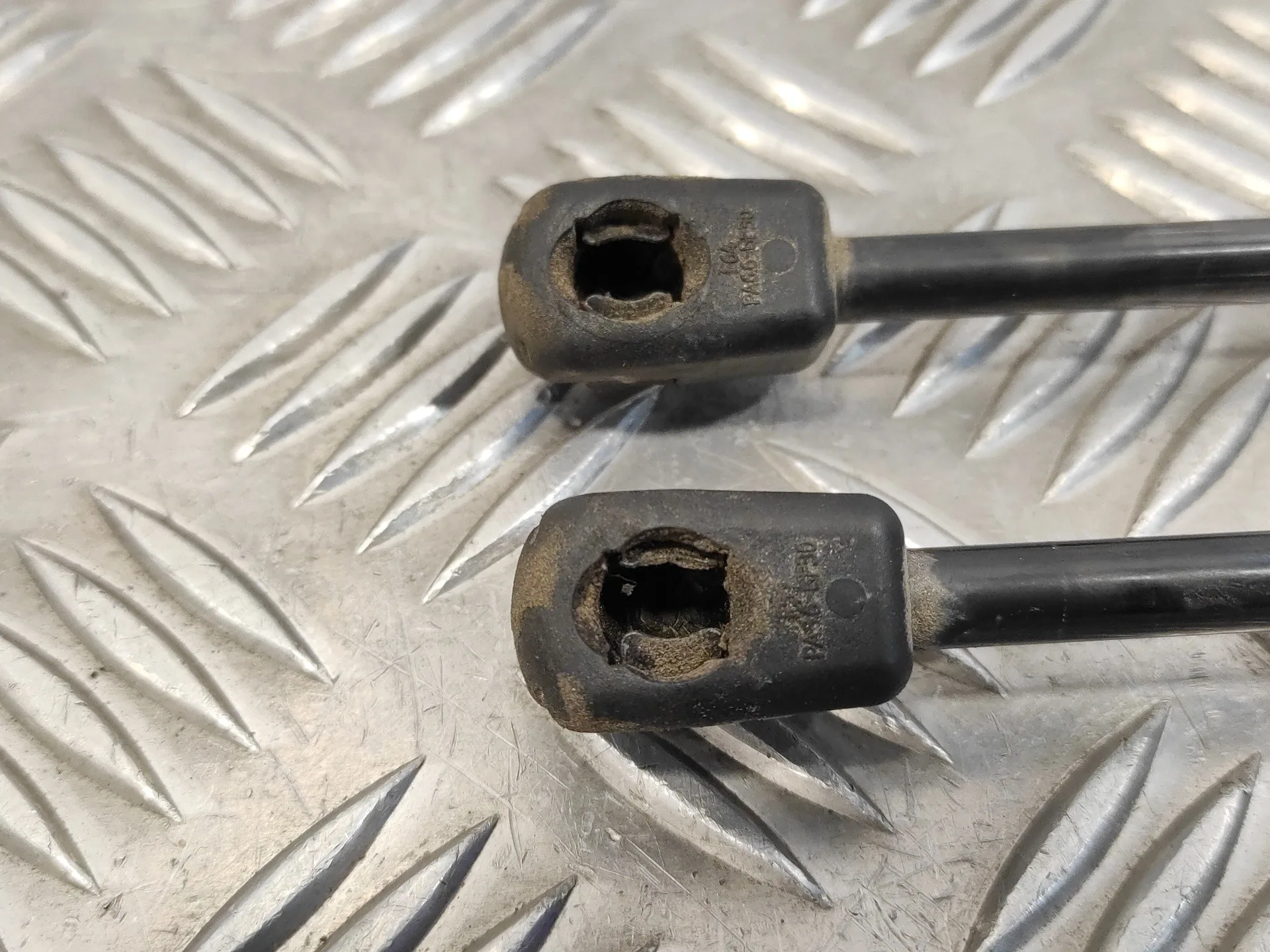 Amortiguadores Maletero / Porton para Volkswagen Polo (6R1)