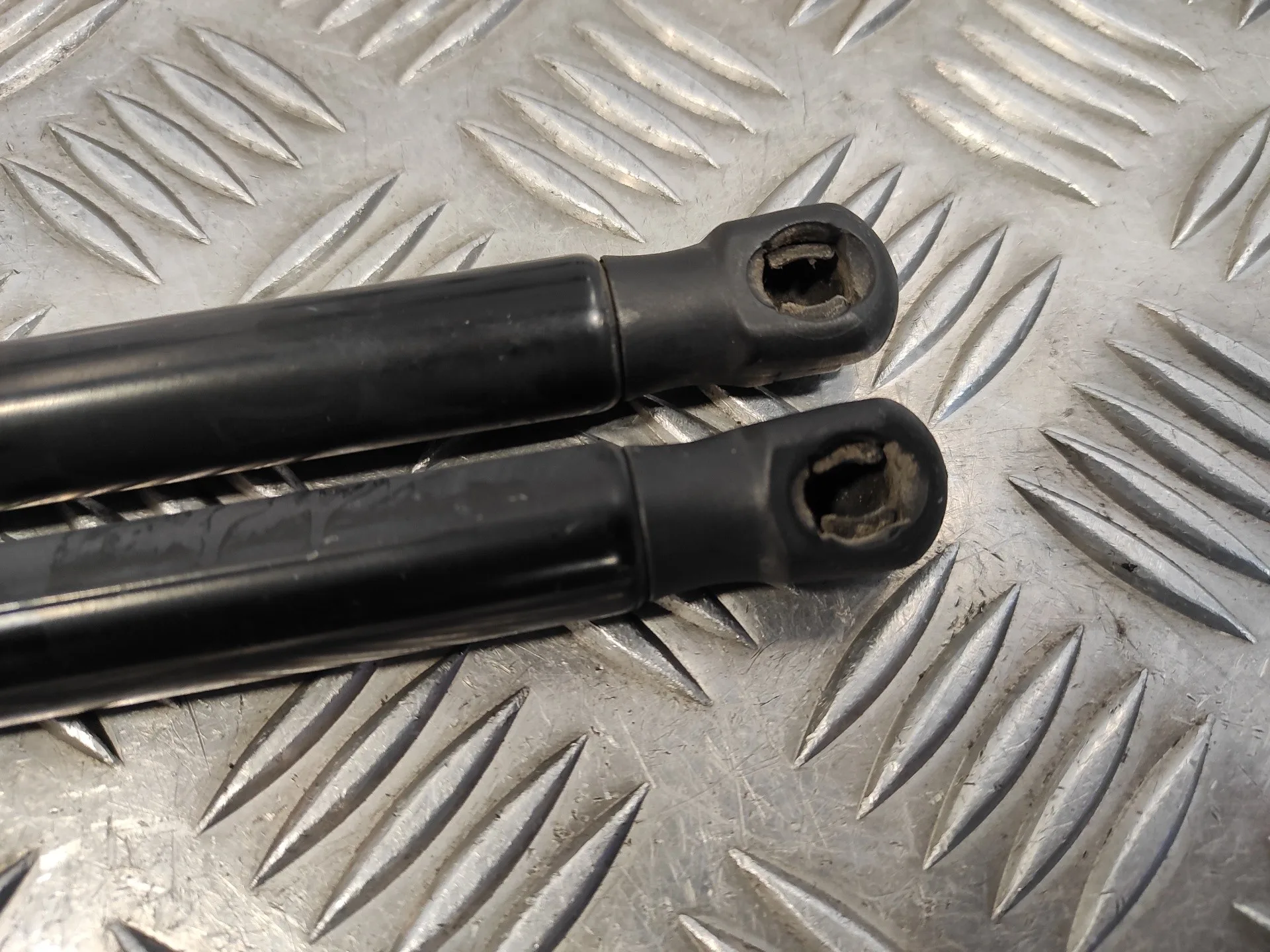Amortiguadores Maletero / Porton para Volkswagen Polo (6R1)