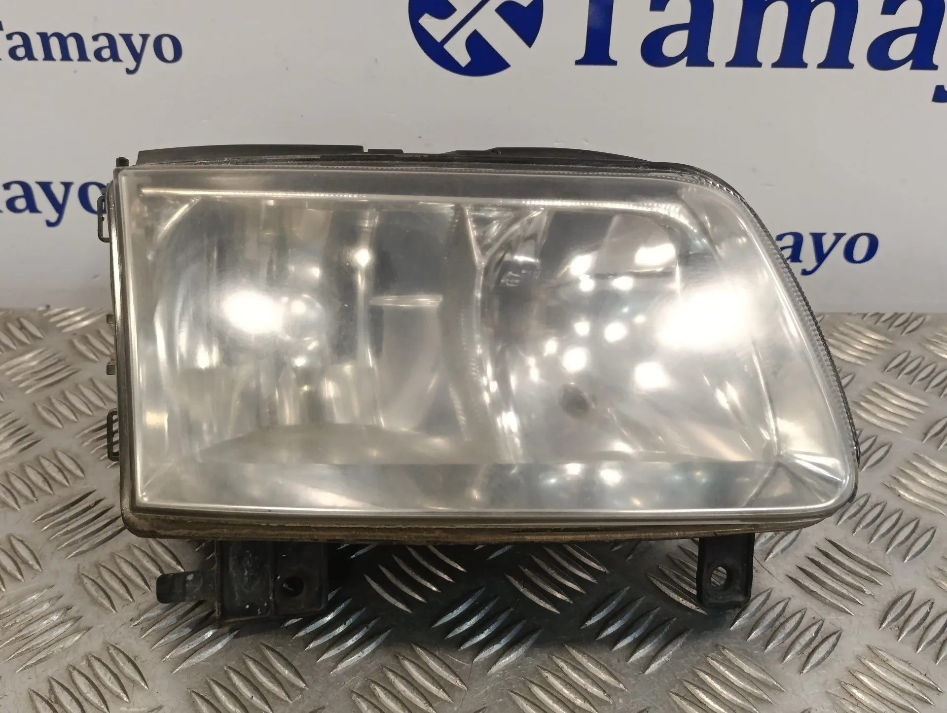 Faro Derecho para Volkswagen Polo Berlina (6N2)