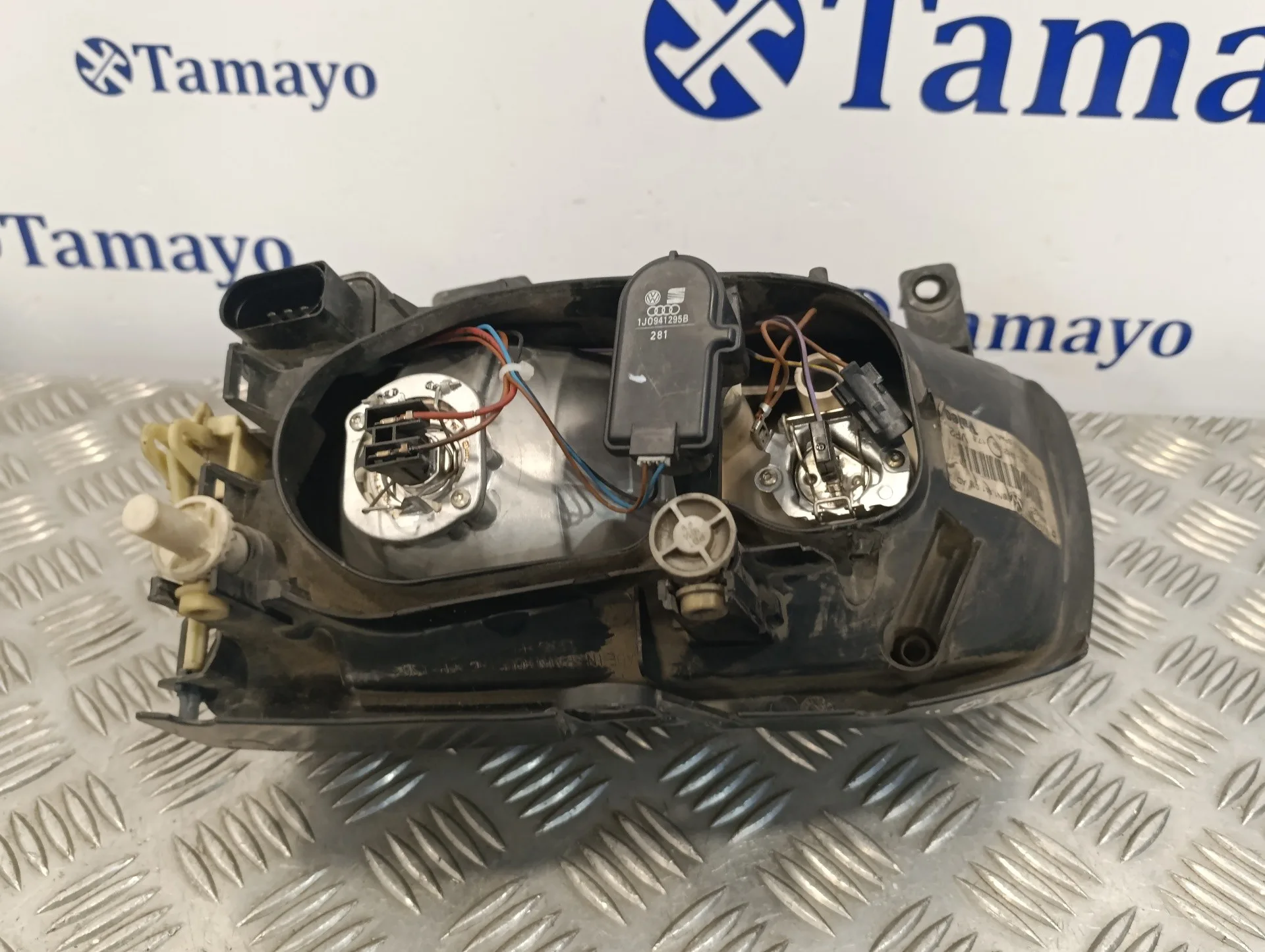 Faro Derecho para Volkswagen Polo Berlina (6N2)