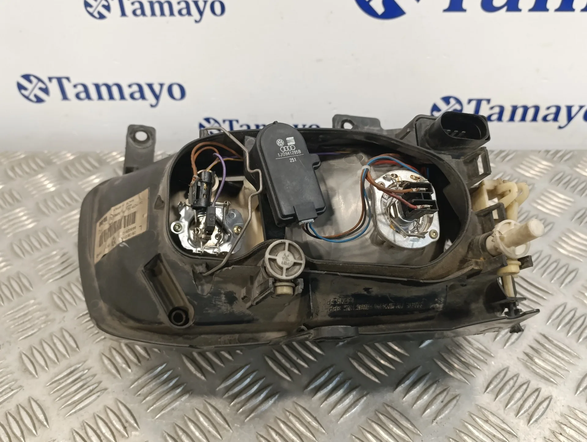 Faro Izquierdo para Volkswagen Polo Berlina (6N2)