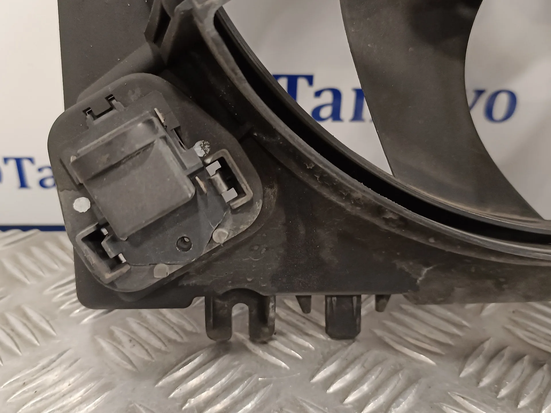 Electroventilador para Nissan Micra (K12E)