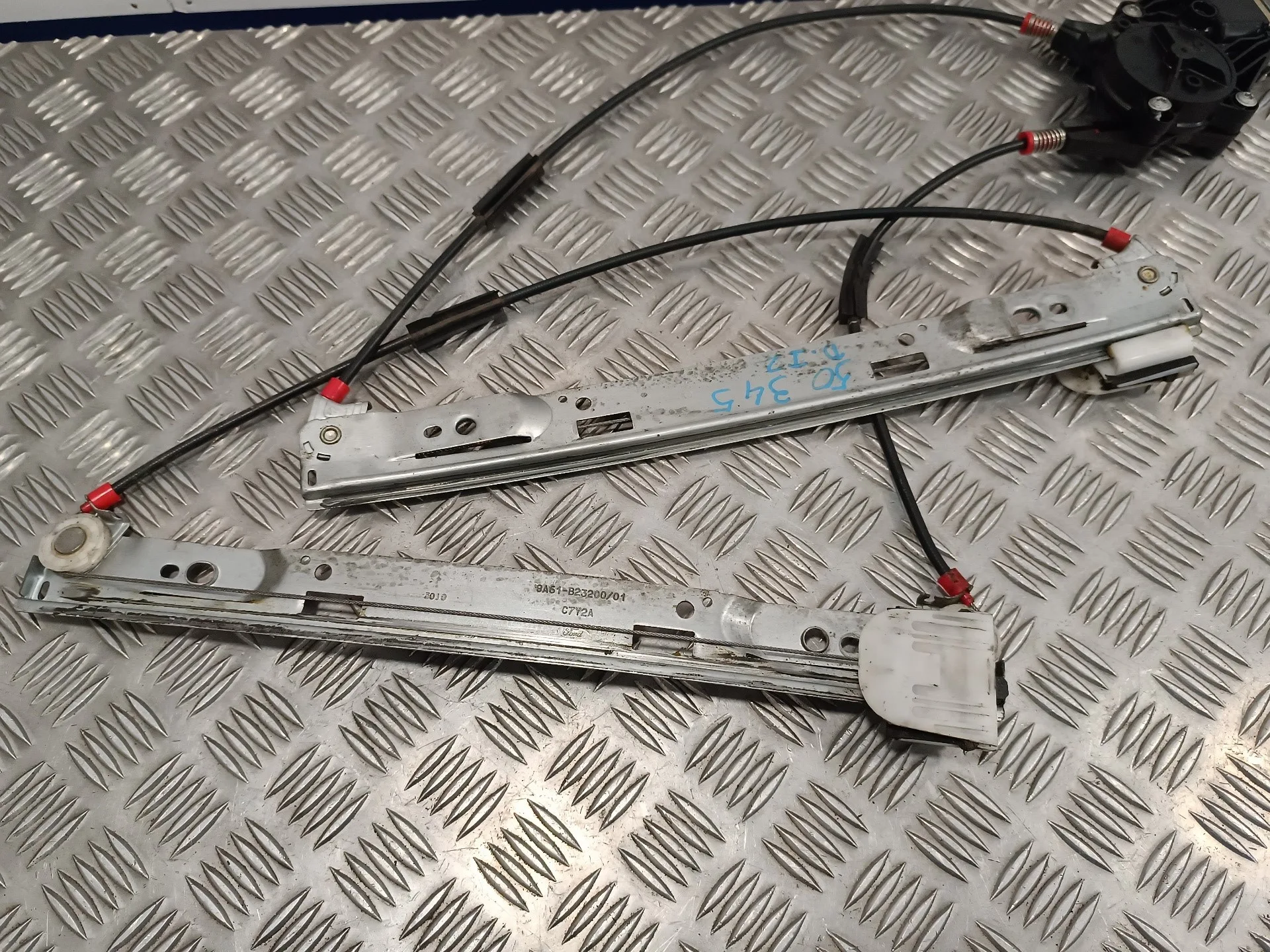 Elevalunas Delantero Izquierdo para Ford Fiesta (Cb1)
