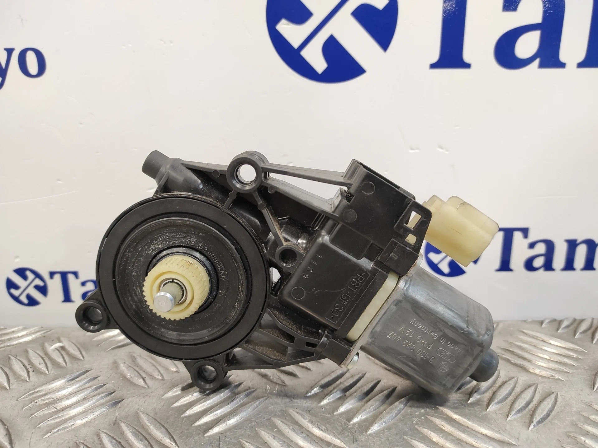 Motor Elevalunas Delantero Derecho para Ford Fiesta (Cb1)