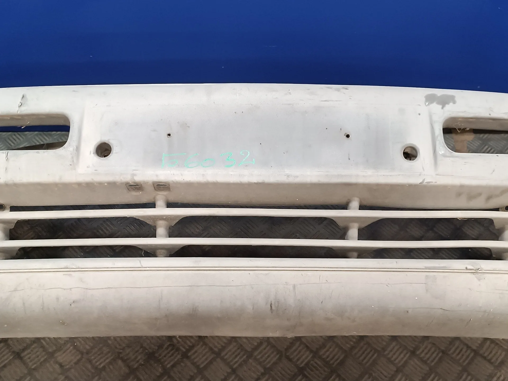 Paragolpes Delantero para Mercedes-Benz Vito (W638) Caja Cerrada