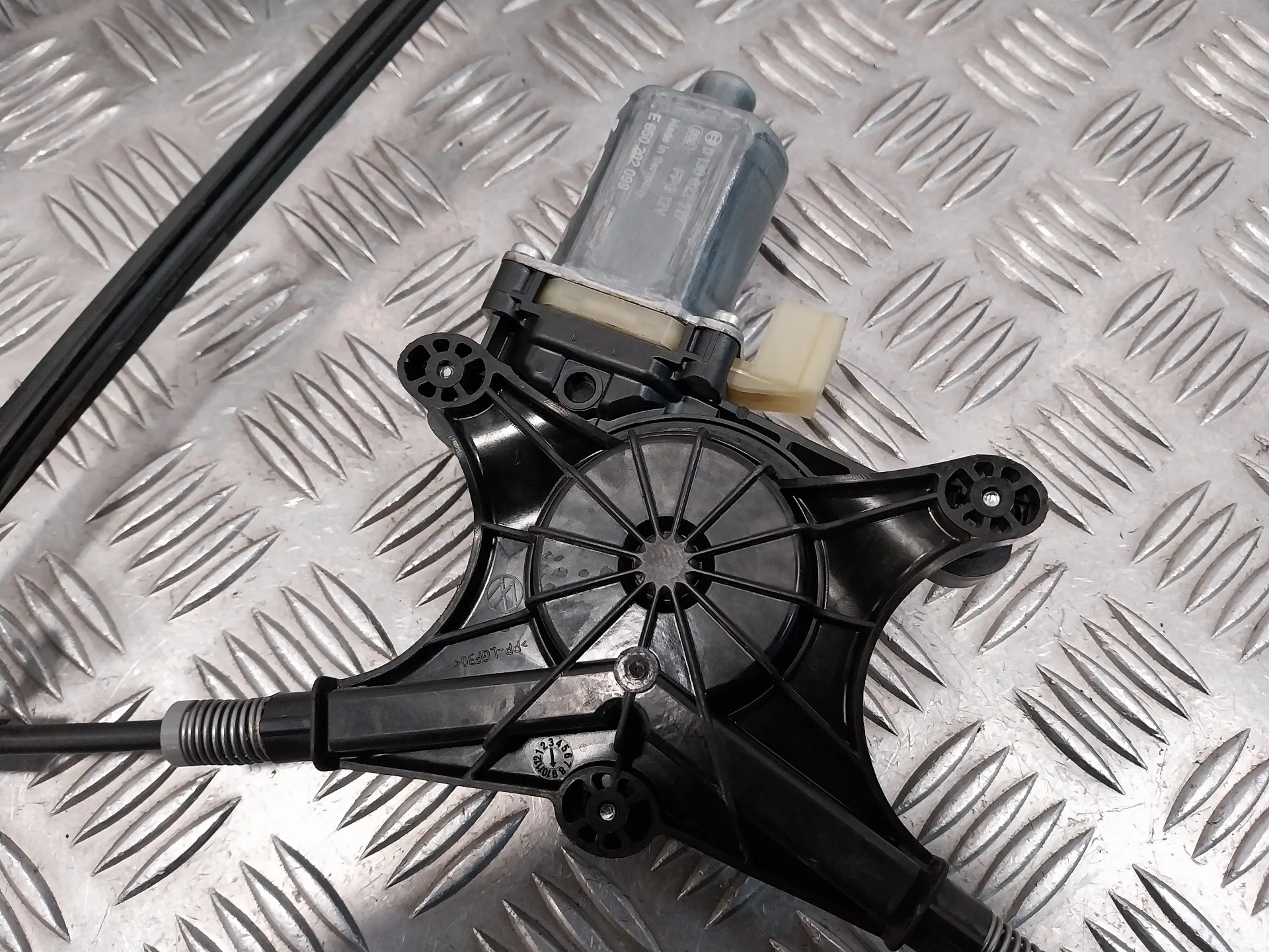 Elevalunas Delantero Izquierdo para Seat Ateca (Kh7)