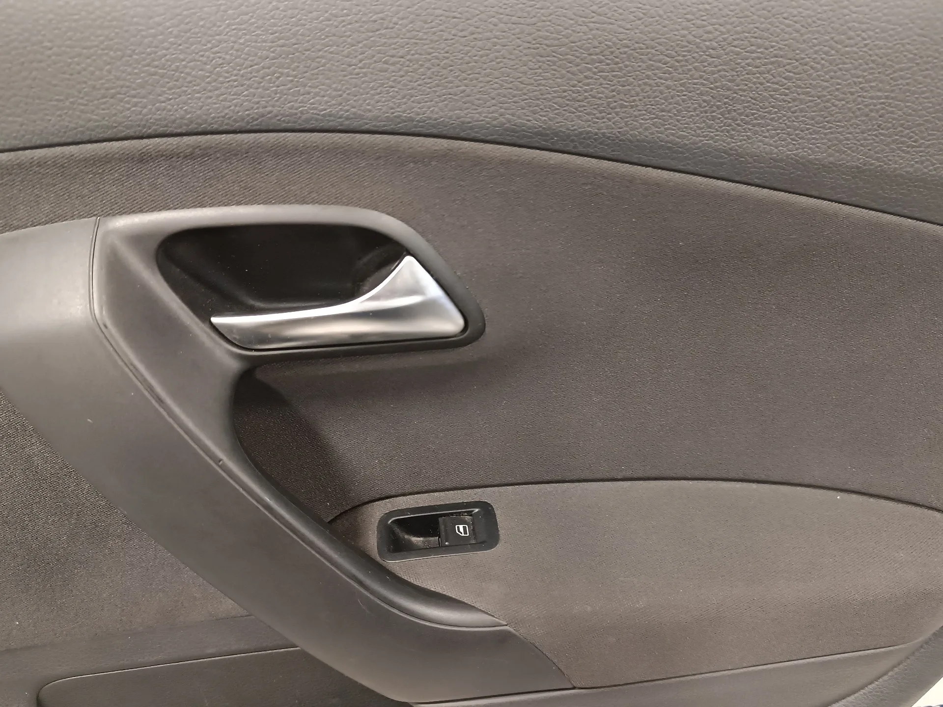 Guarnecido Puerta Trasera Derecha para Volkswagen Polo (6R1)