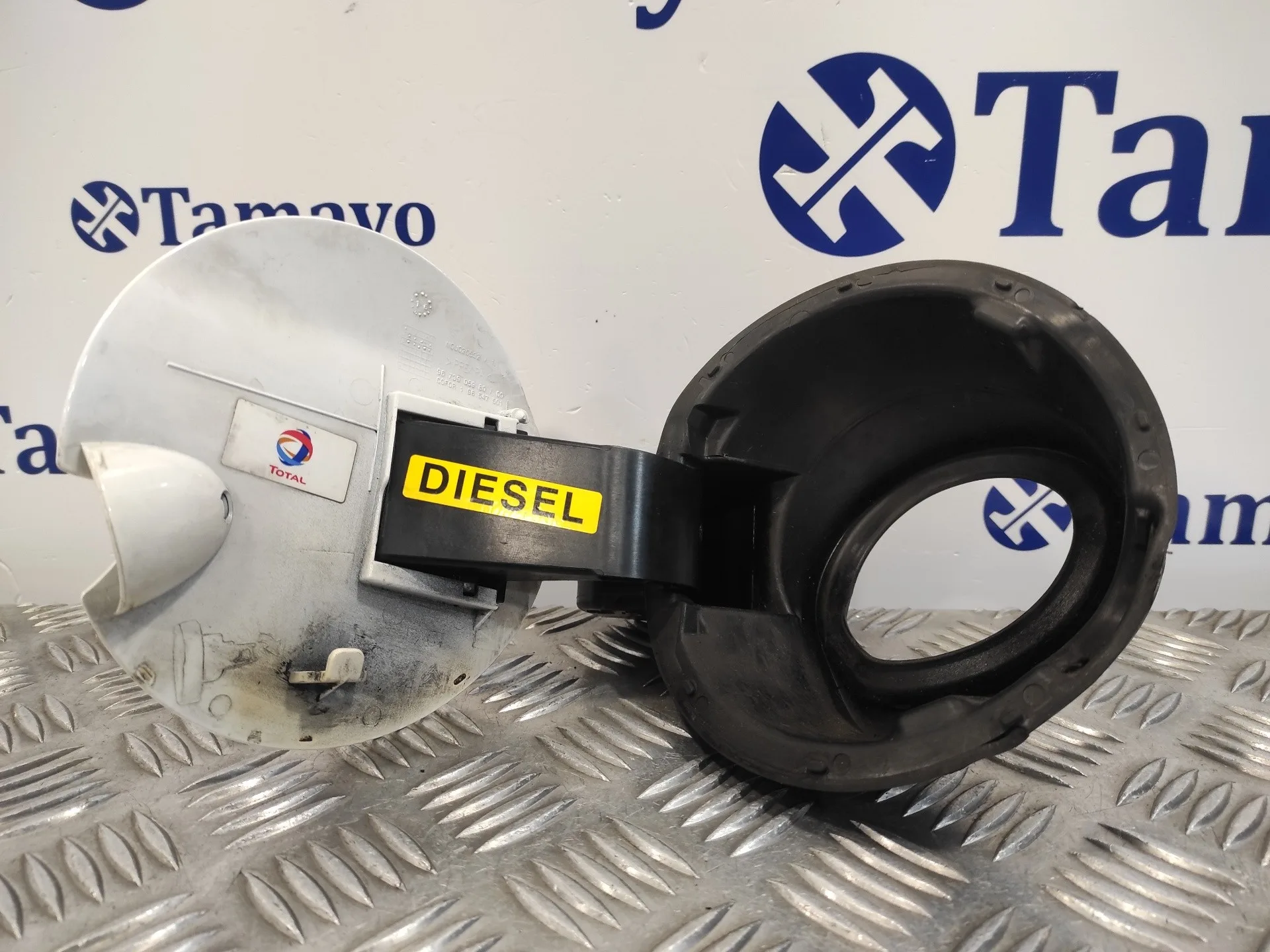 Tapa Exterior Combustible para Peugeot 208
