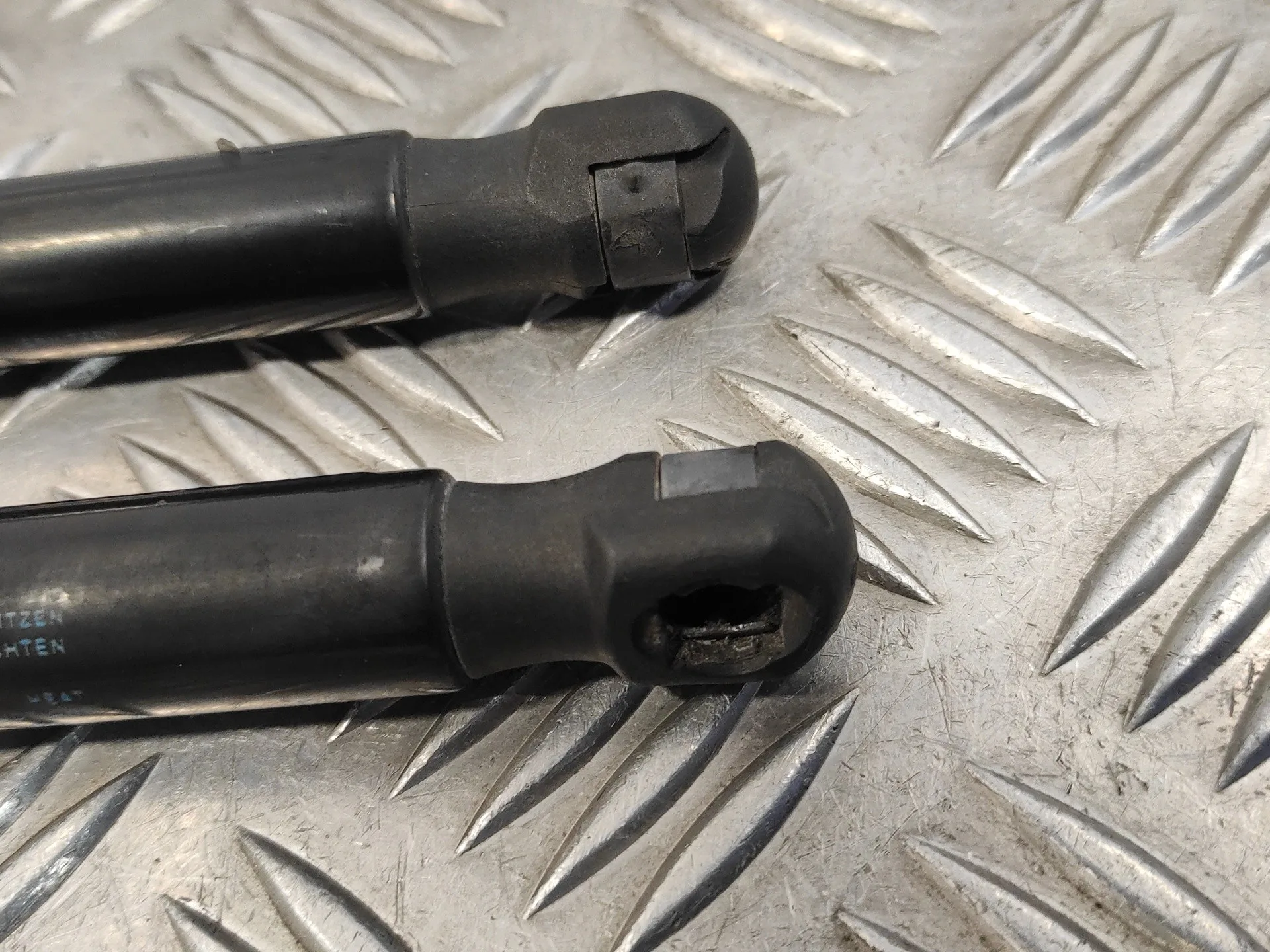 Amortiguadores Maletero / Porton para Volkswagen Passat Variant (365)