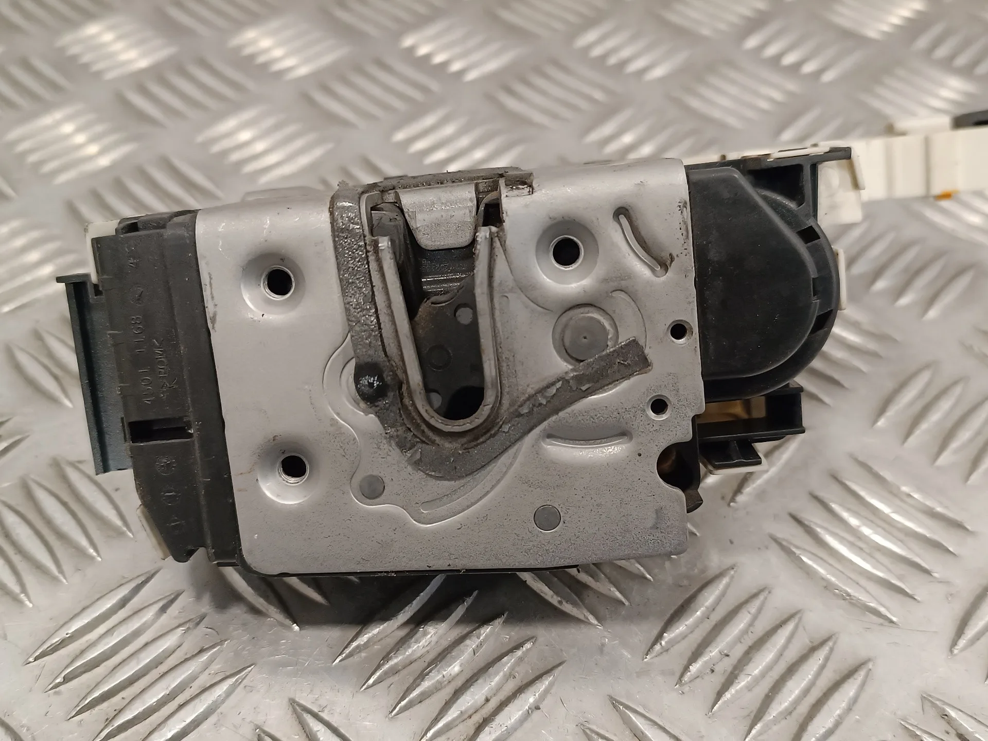 Cerradura Puerta Delantera Izquierda para Mercedes-Benz Sprinterii Caja Abierta (Desde 01.06)