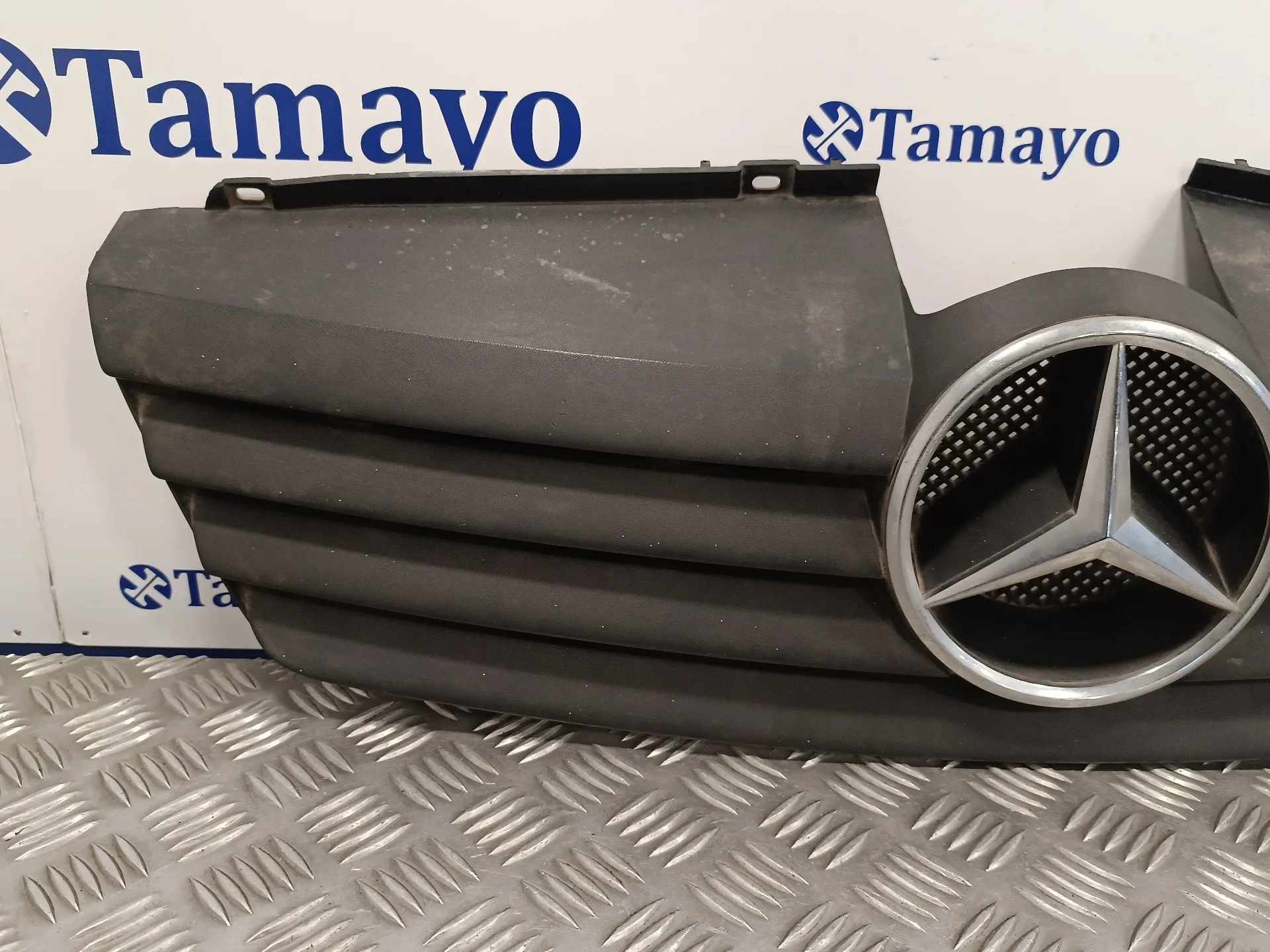 Rejilla Delantera para Mercedes-Benz Vaneo (W414) Furgoneta Compacta
