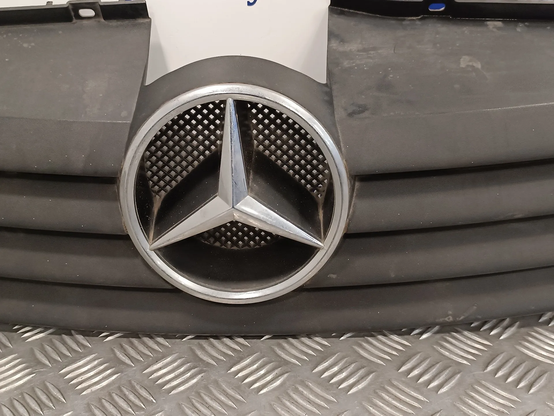 Rejilla Delantera para Mercedes-Benz Vaneo (W414) Furgoneta Compacta