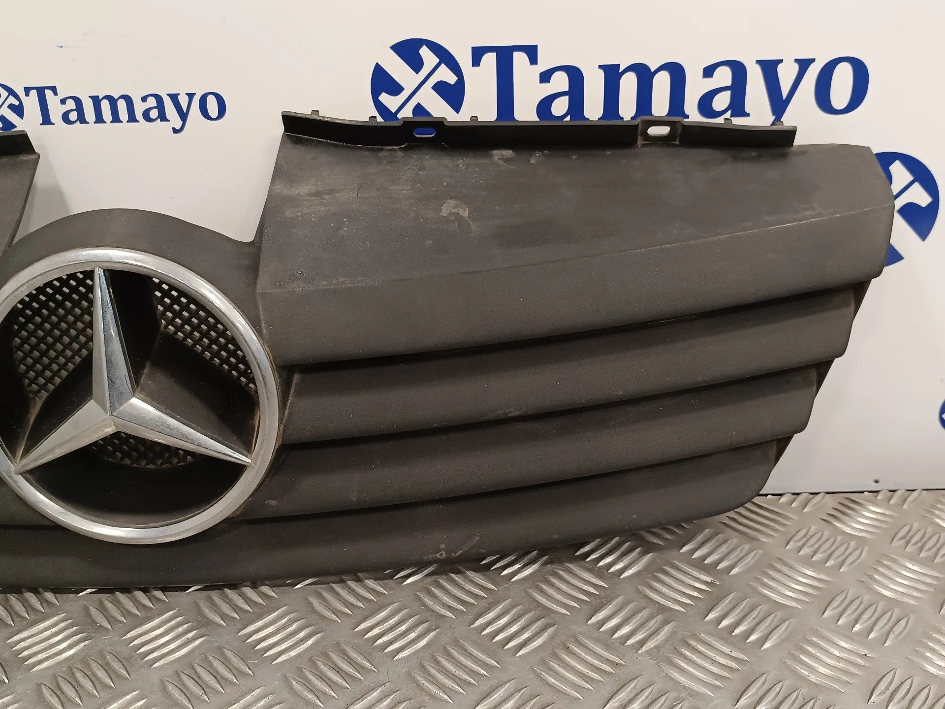 Rejilla Delantera para Mercedes-Benz Vaneo (W414) Furgoneta Compacta